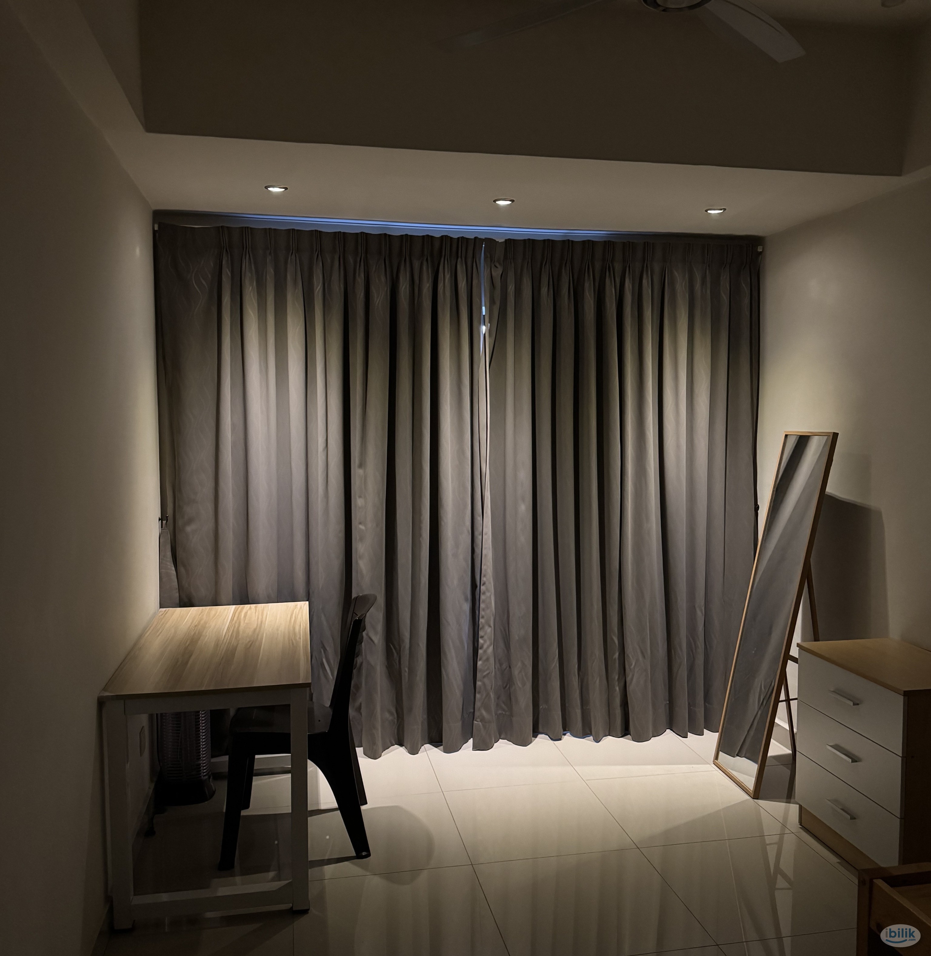 Middle room with covered car park condo near mid valley - Image 1