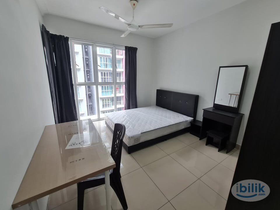 🛏️ Fully Furnished Master Room | 5 Min to LRT | Free WiFi + Utilities - Image 4