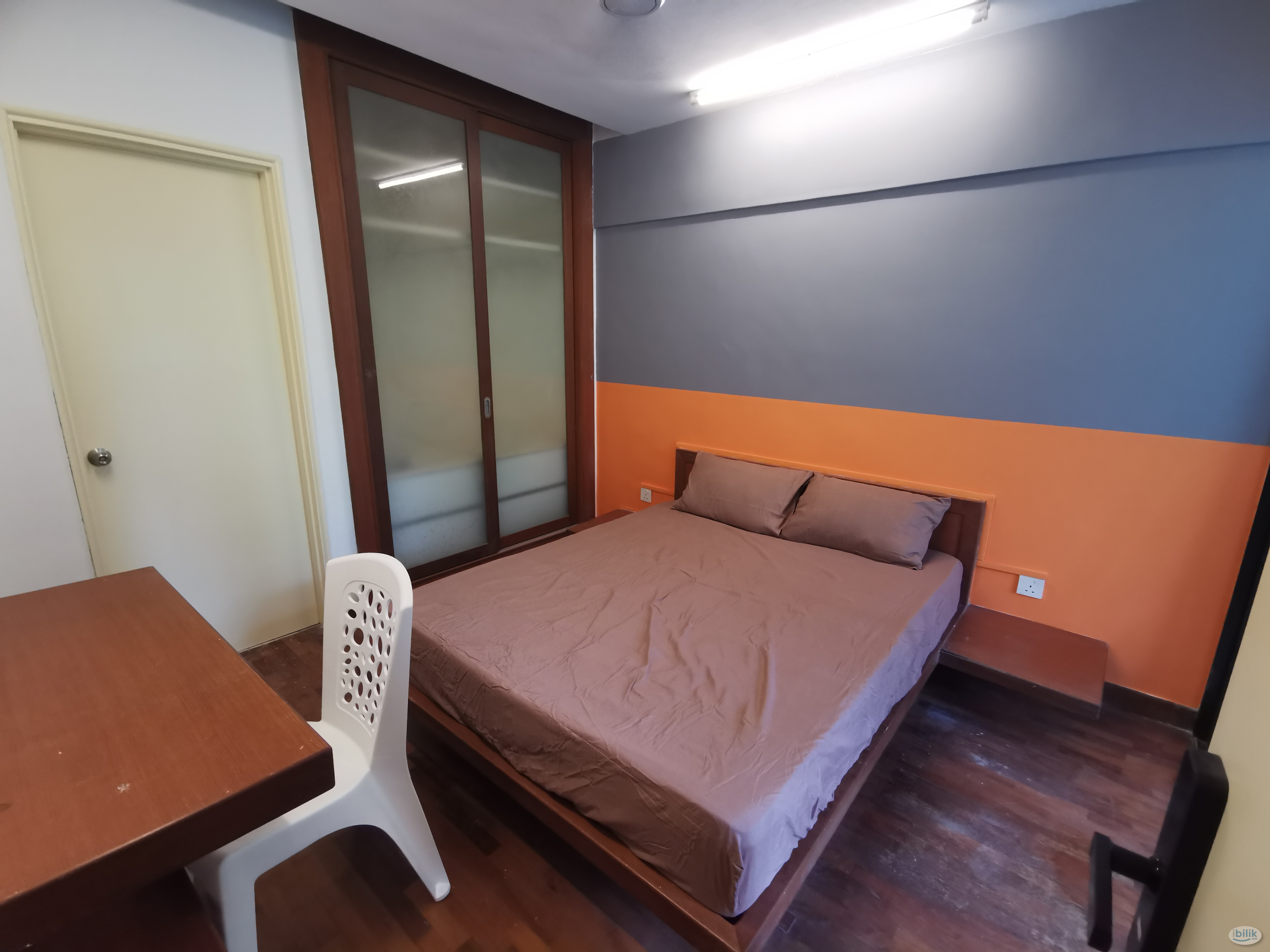 Middle Room at 10 Semantan Suites Block B - Image 2