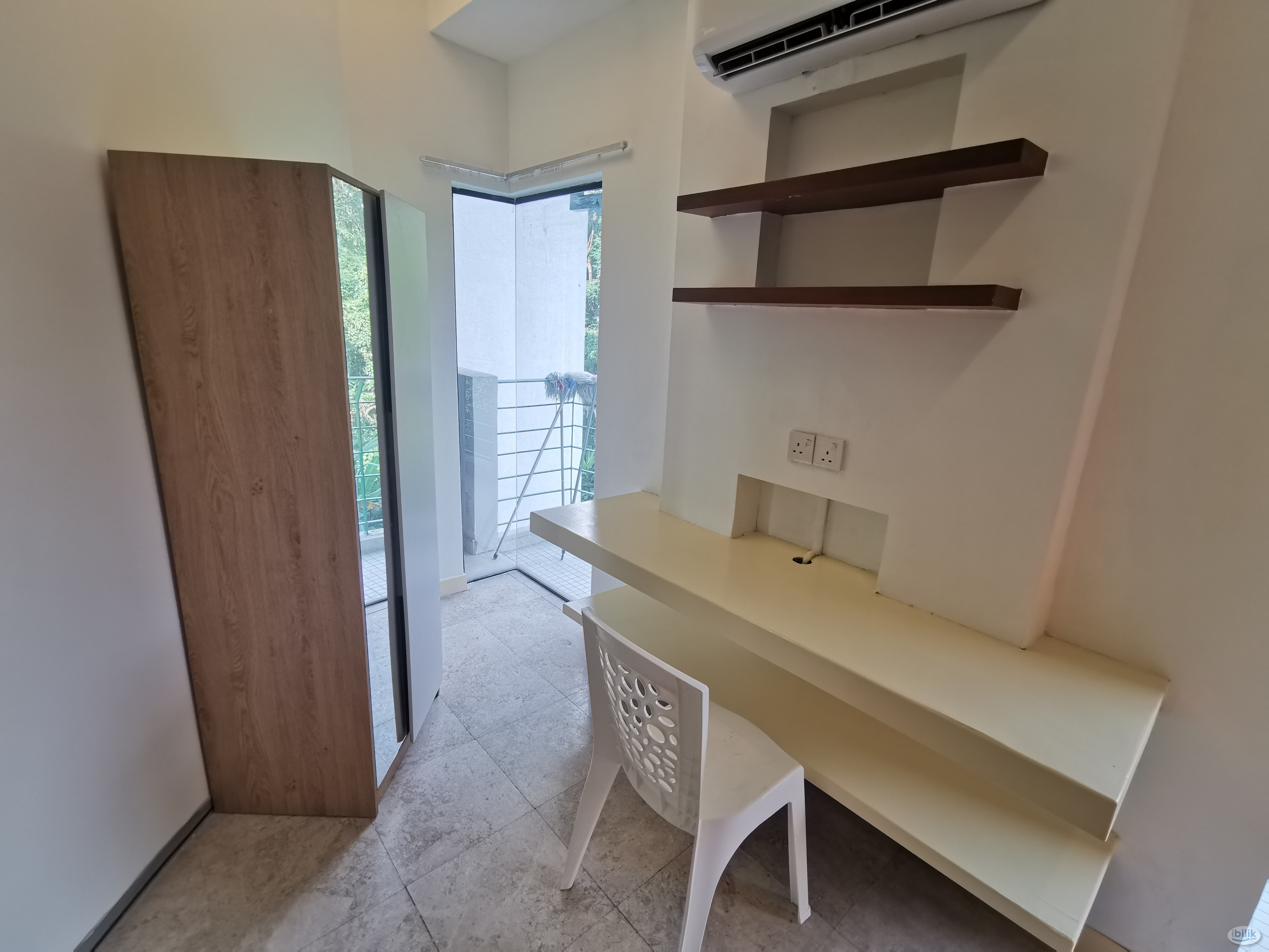 Single Room at 10 Semantan Suites Block B - Image 2