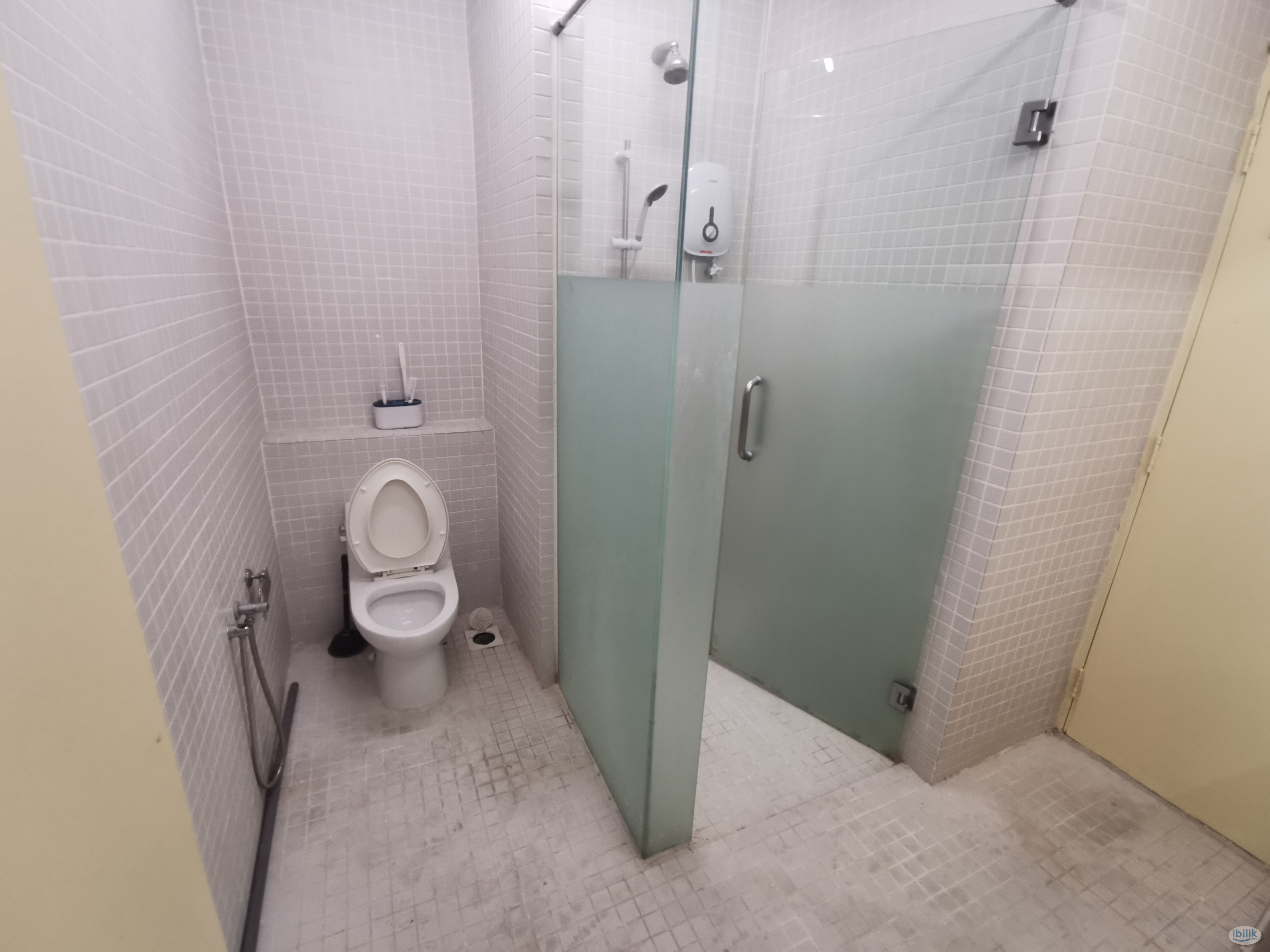 Single Room at 10 Semantan Suites Block B - Image 4