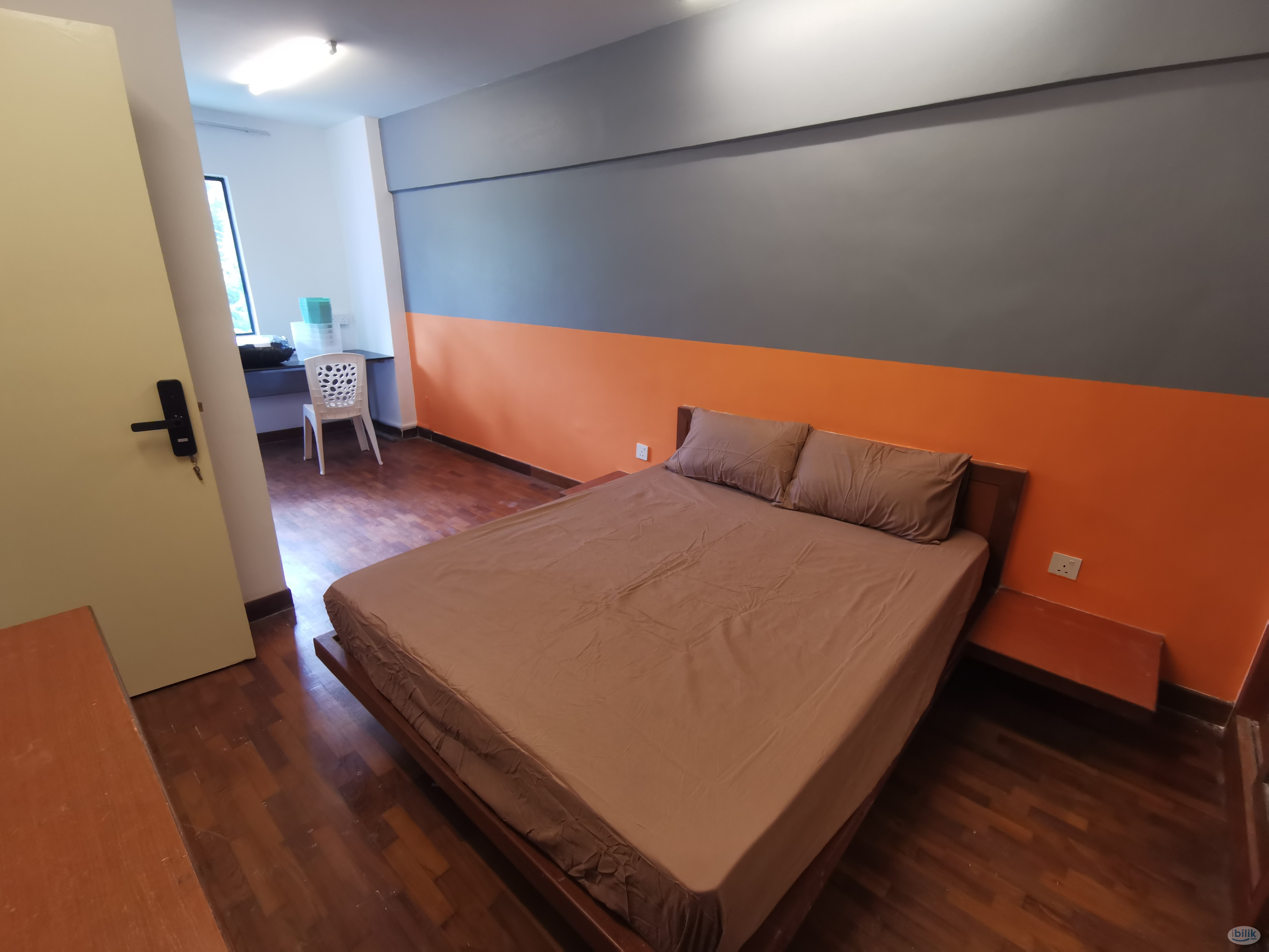 Master Room at 10 Semantan Suites Block B - Image 1