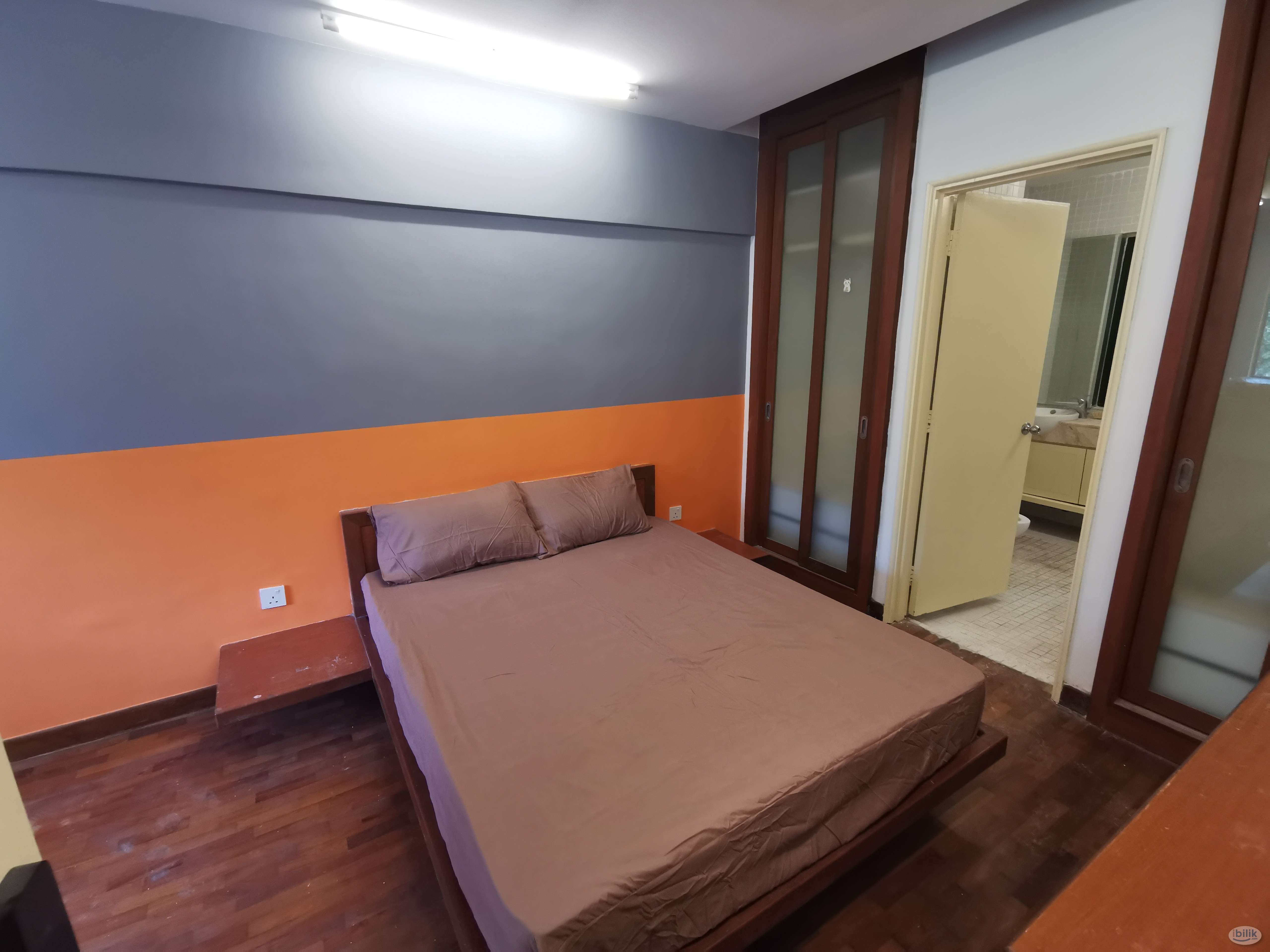 Master Room at 10 Semantan Suites Block B - Image 2