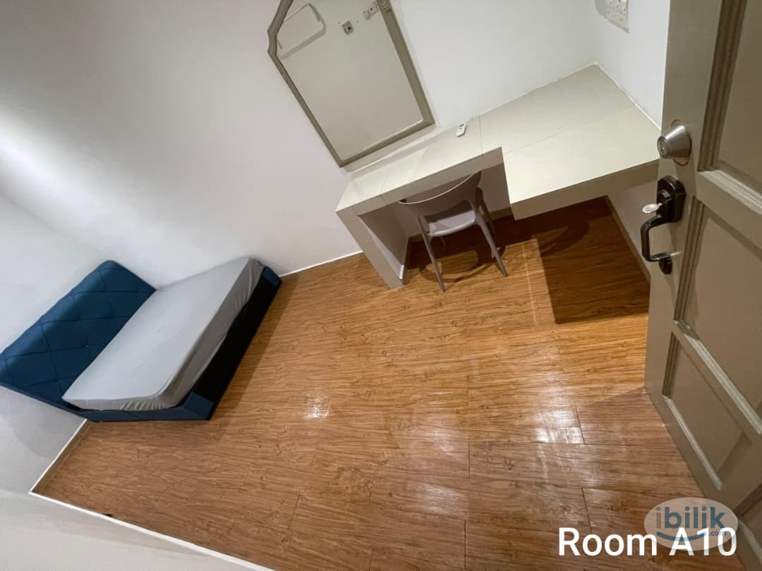 Private Bathroom Master Room at Melawati, Ampang - Image 1