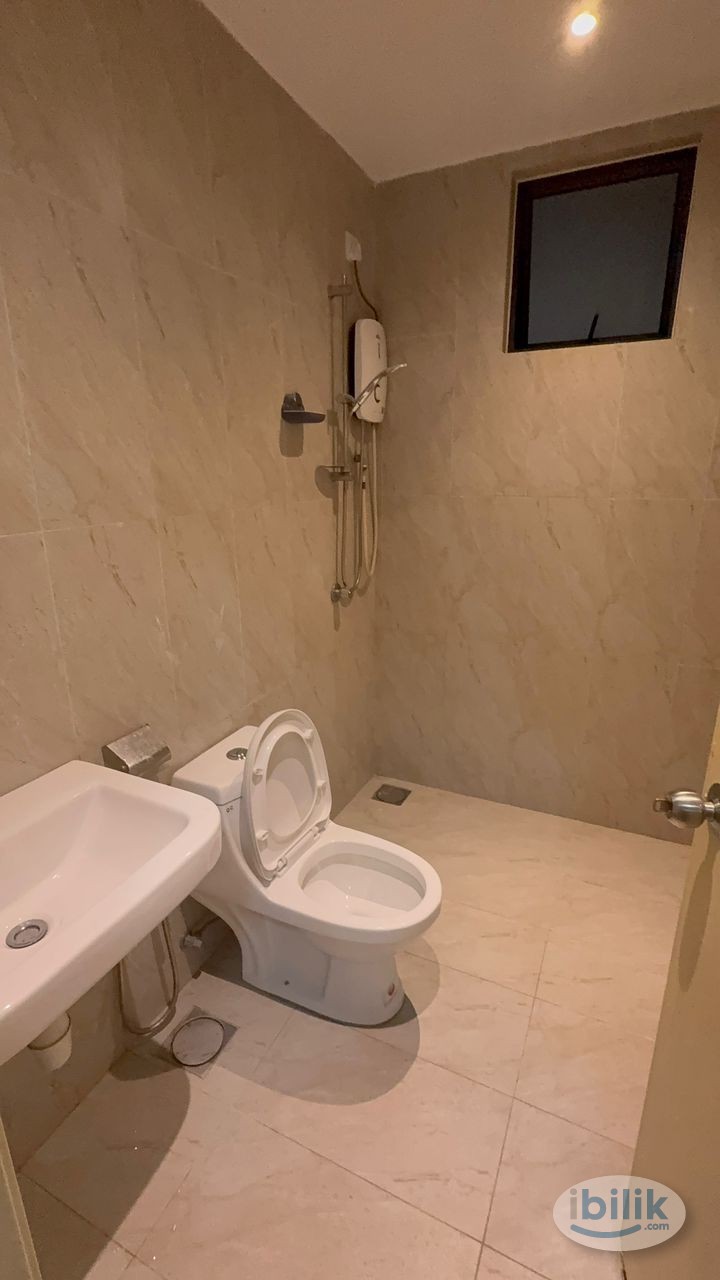Private Bathroom Master Room at Melawati, Ampang - Image 5