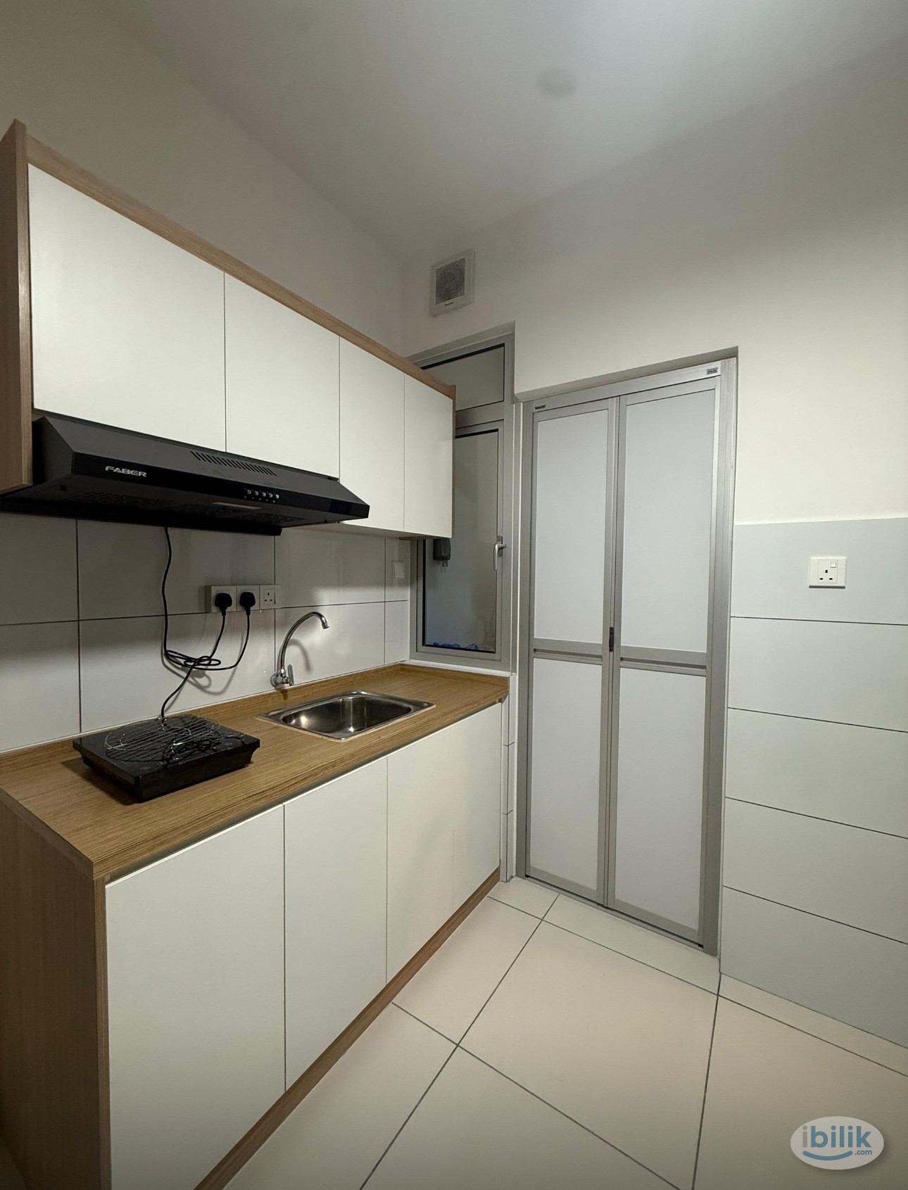 Middle Room at Kajang, Selangor - Image 3