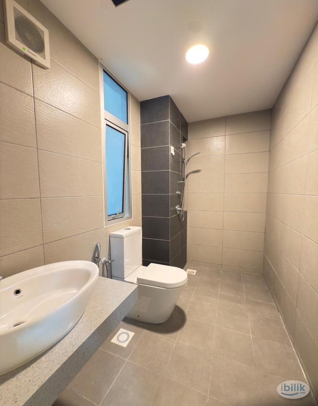 Middle Room at Kajang, Selangor - Image 4