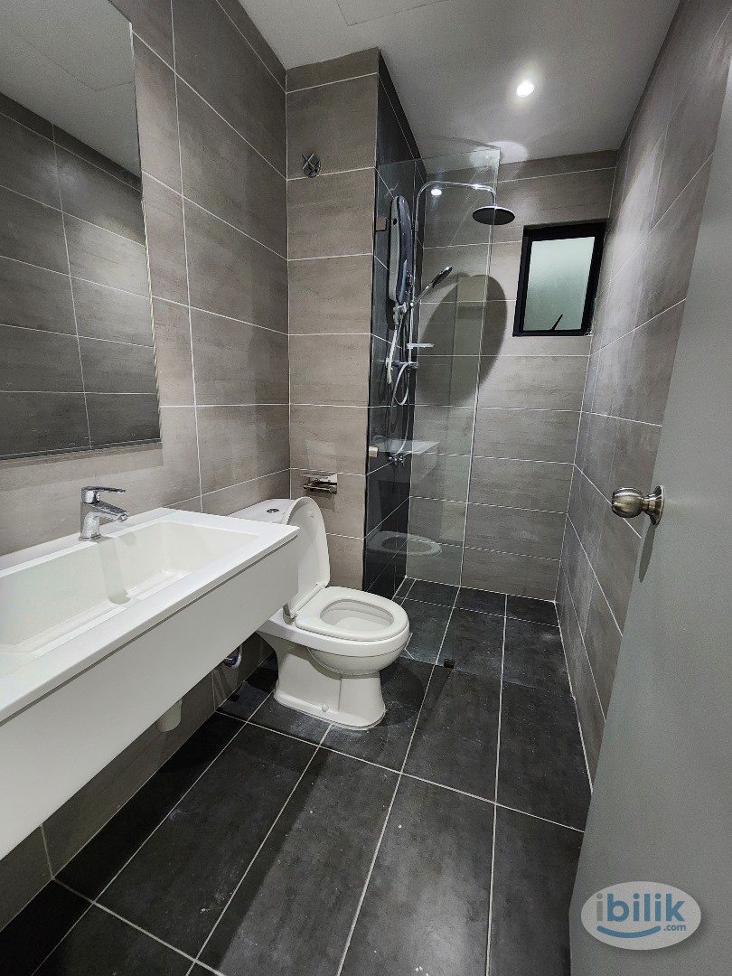 Master Room with Private Bathroom at Platinum Arena Residence, Old Klang Road - Image 4
