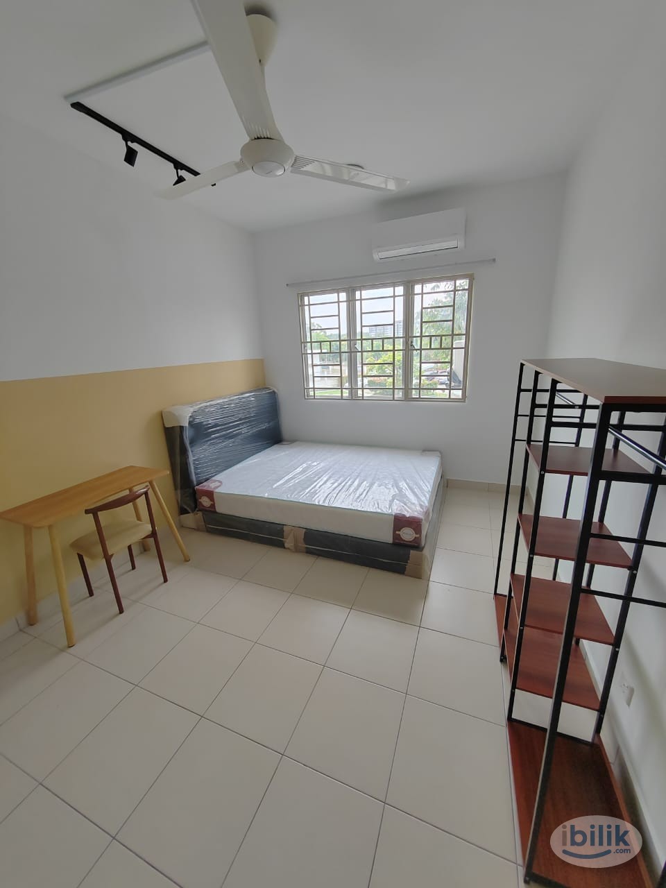 Female Master Room at Seri Baiduri Apartment , Setia Alam - Image 1