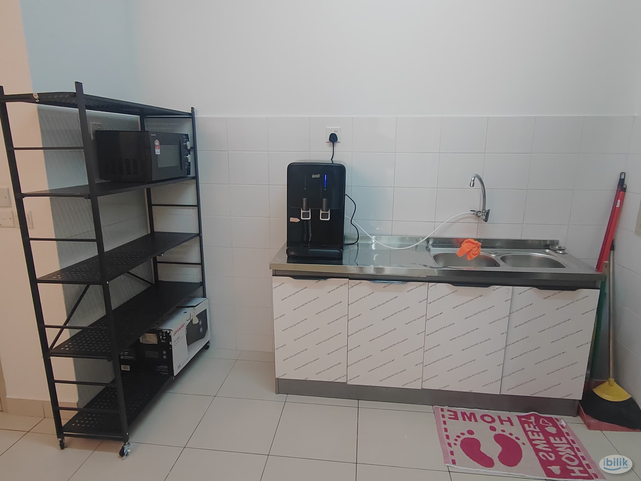 Female Master Room at Seri Baiduri Apartment , Setia Alam - Image 4