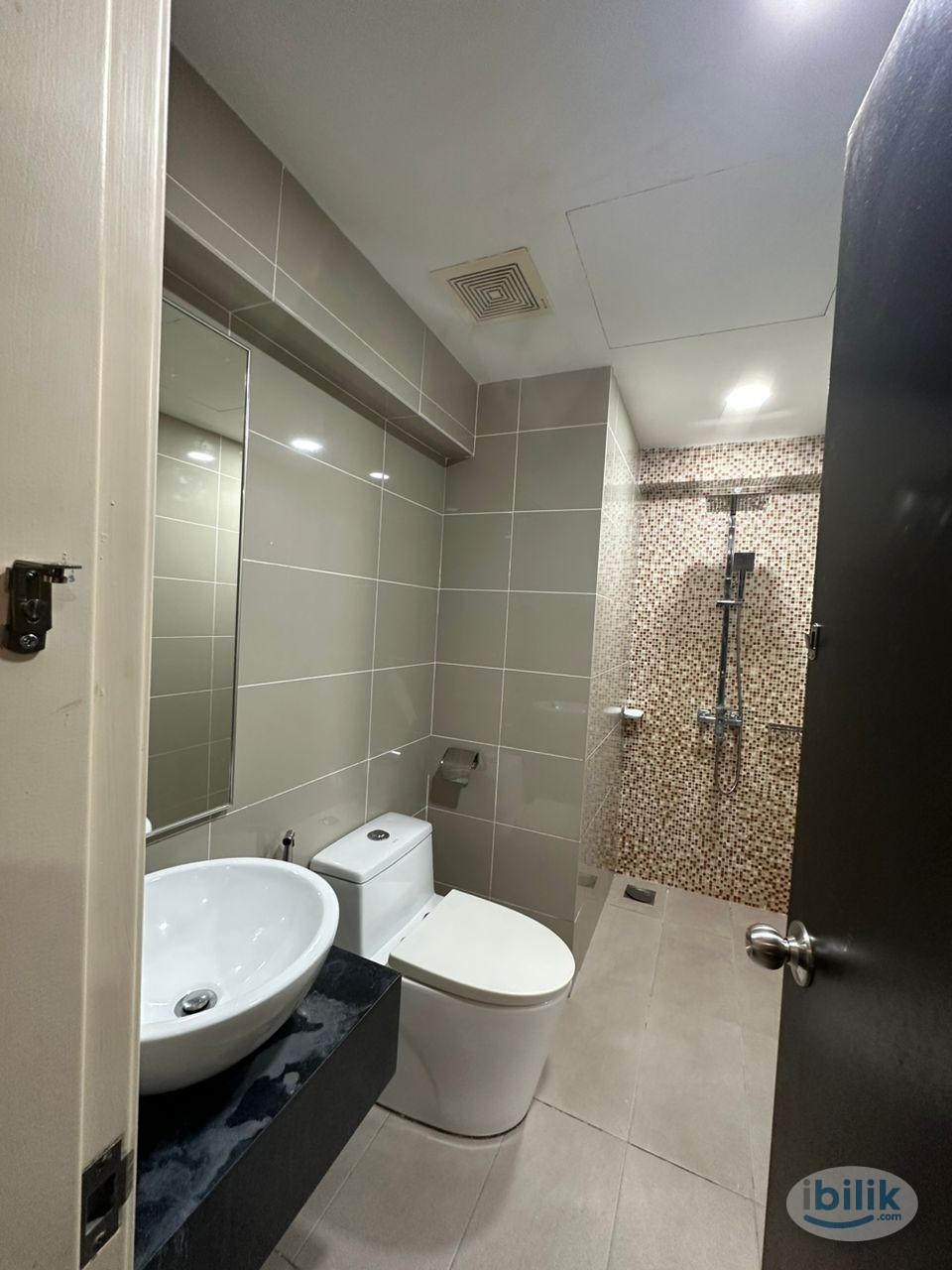 Middle Room at D'Latour, Bandar Sunway - Image 3