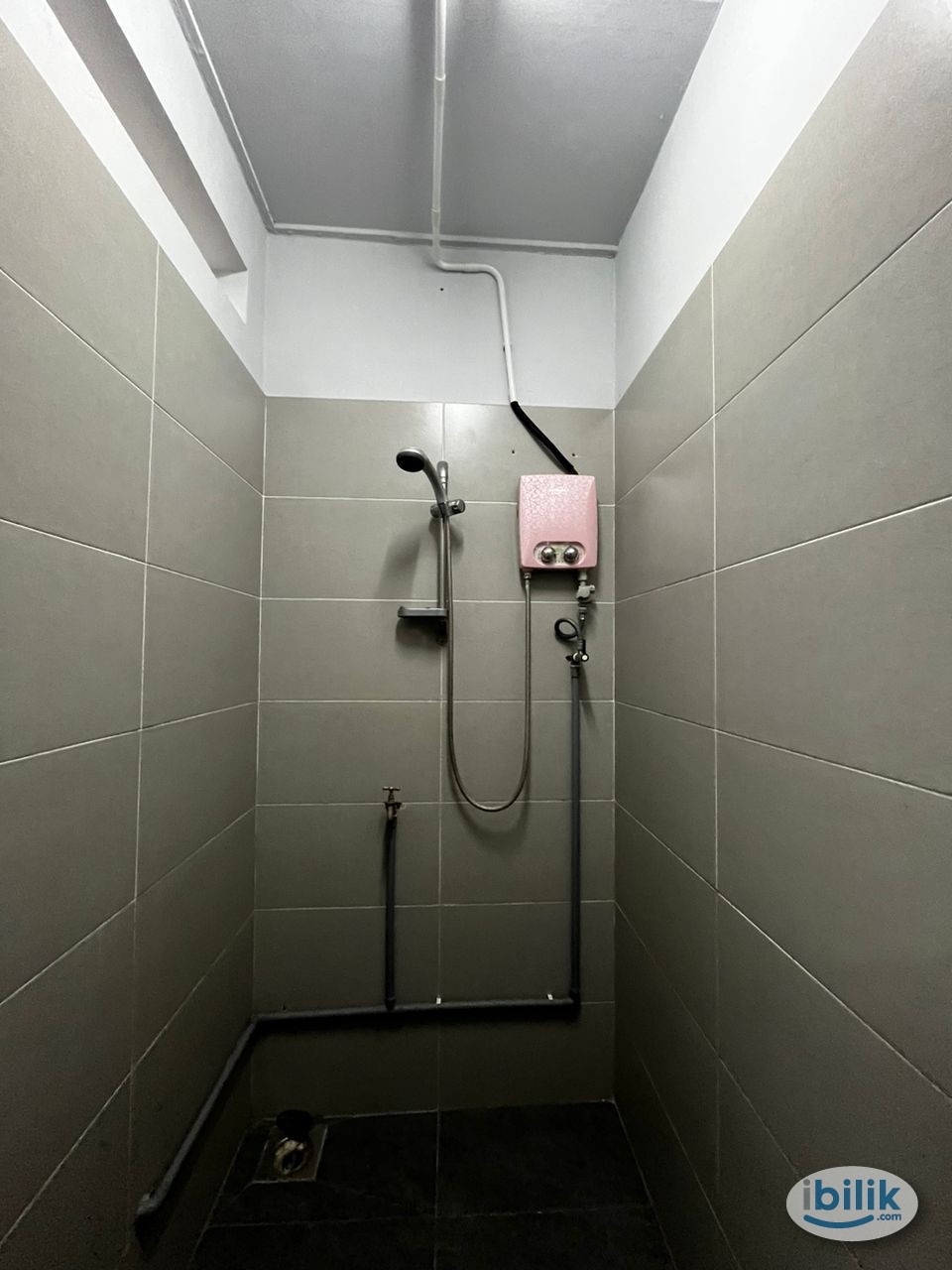 Single Room at Connaught - Image 1