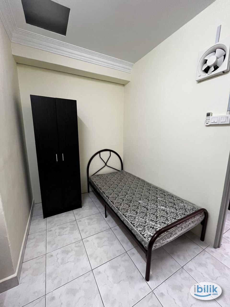 Single Room at Connaught - Image 2