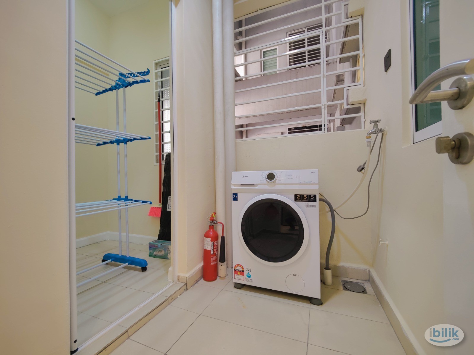 Single Room next Bloomsvalve Shopping Gallery Jalan Puchong - Image 3