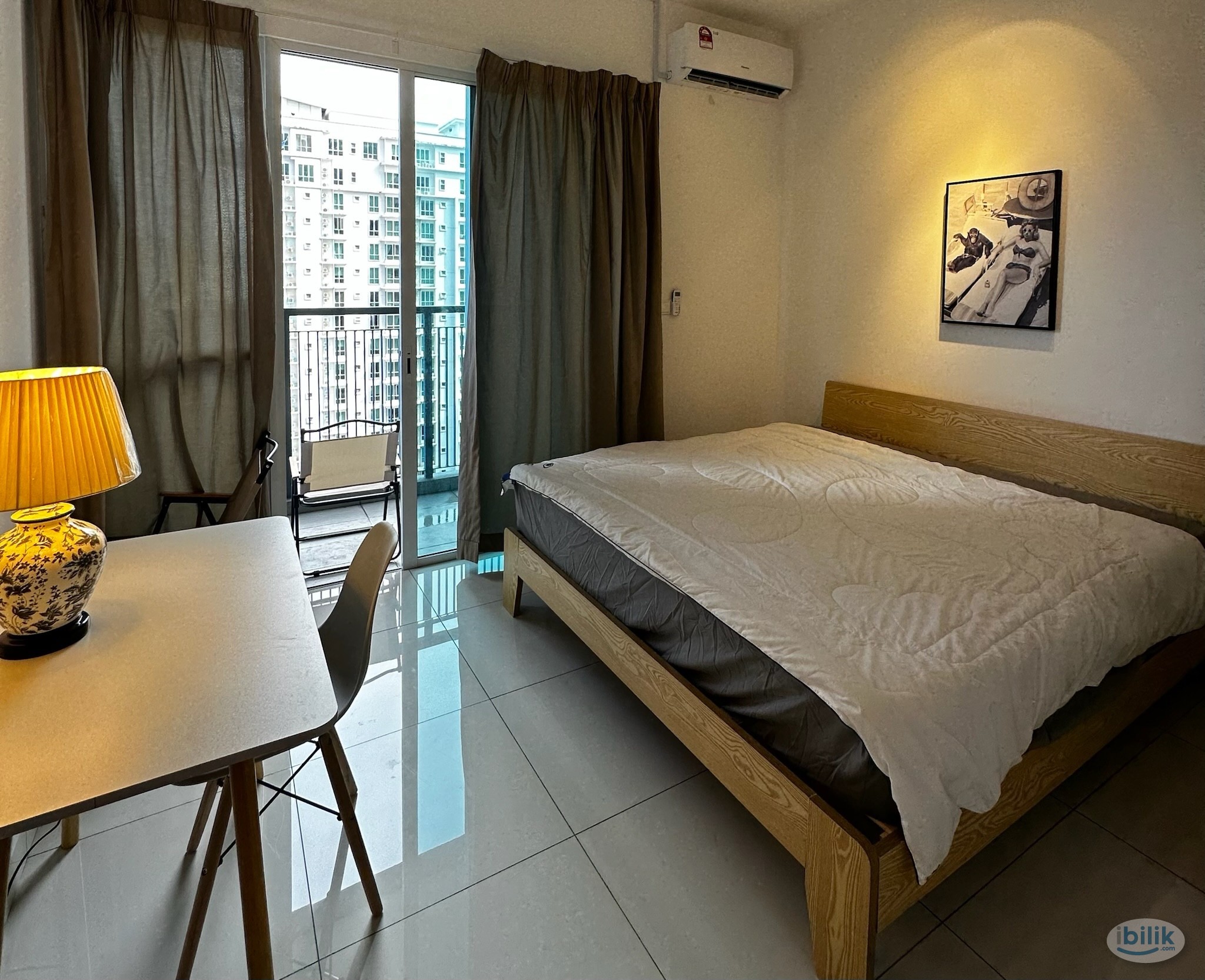 Middle Room with Balcony at Mont Kiara, Kuala Lumpur - Image 4