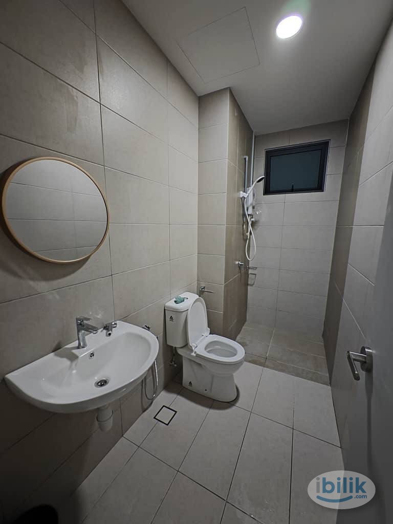 Great City View Master Room at Rumbia Residence @ ARI Permaisuri, Bandar Sri Permaisuri - Image 2