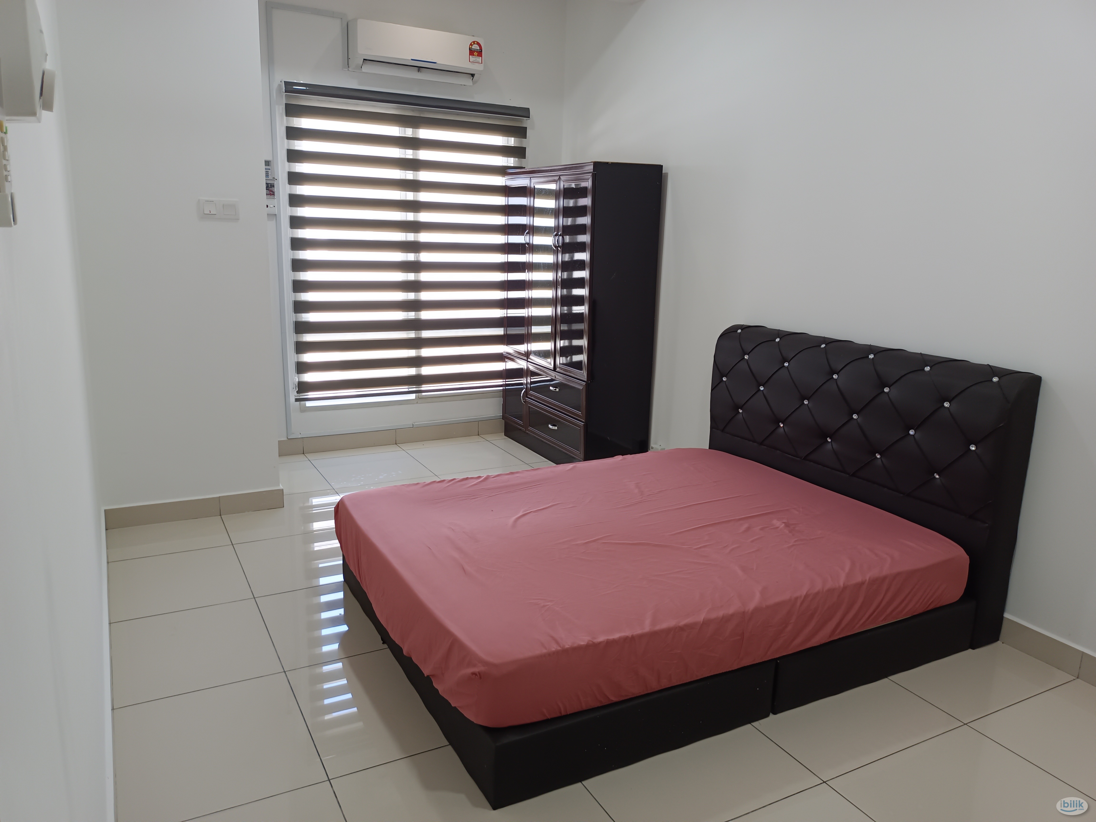 Medium Room have Fully Furniture & Included Utility & Unifi for Rent in Bandar Botanic Gated Guarded House - Image 1