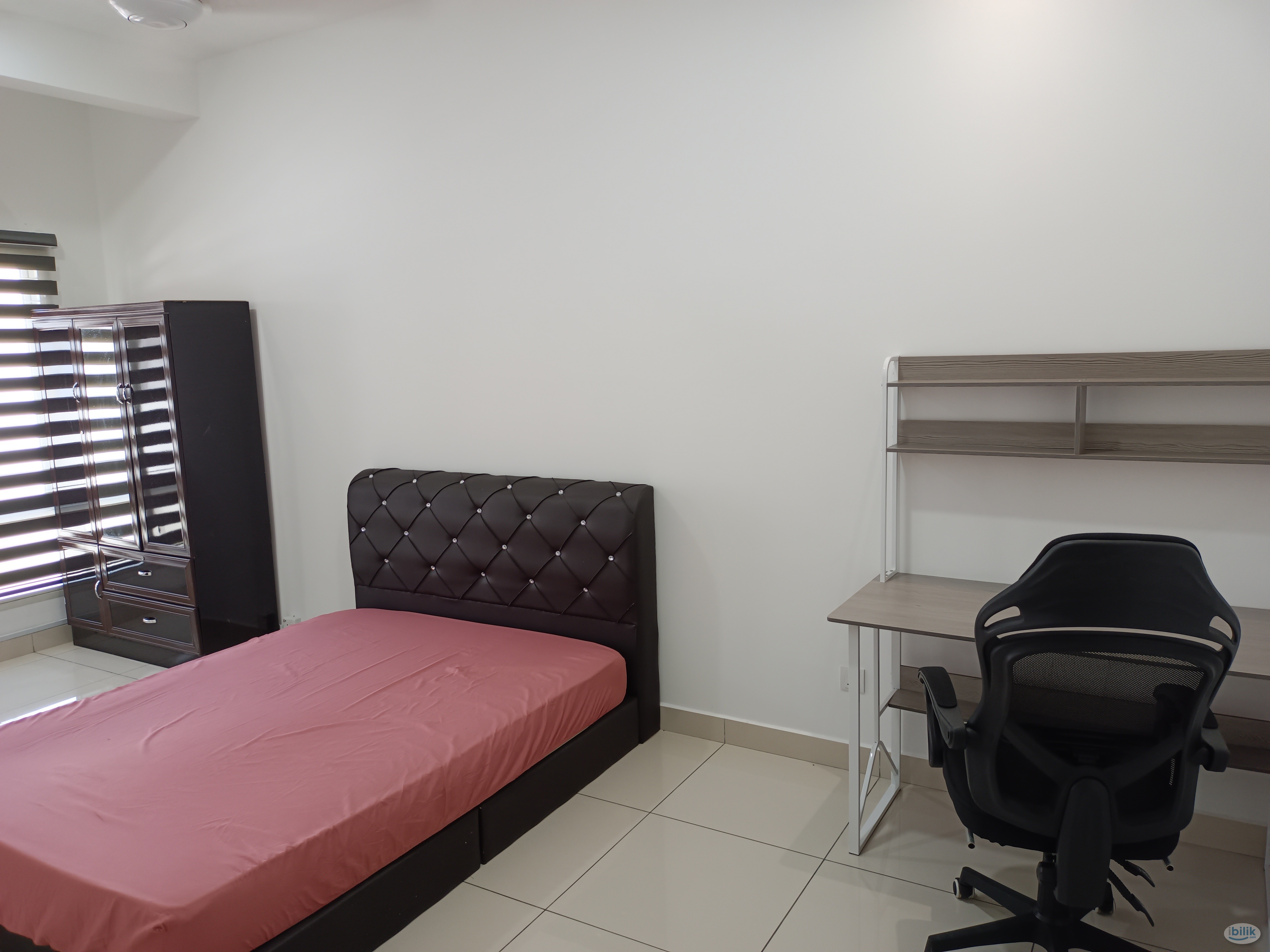 Medium Room have Fully Furniture & Included Utility & Unifi for Rent in Bandar Botanic Gated Guarded House - Image 2