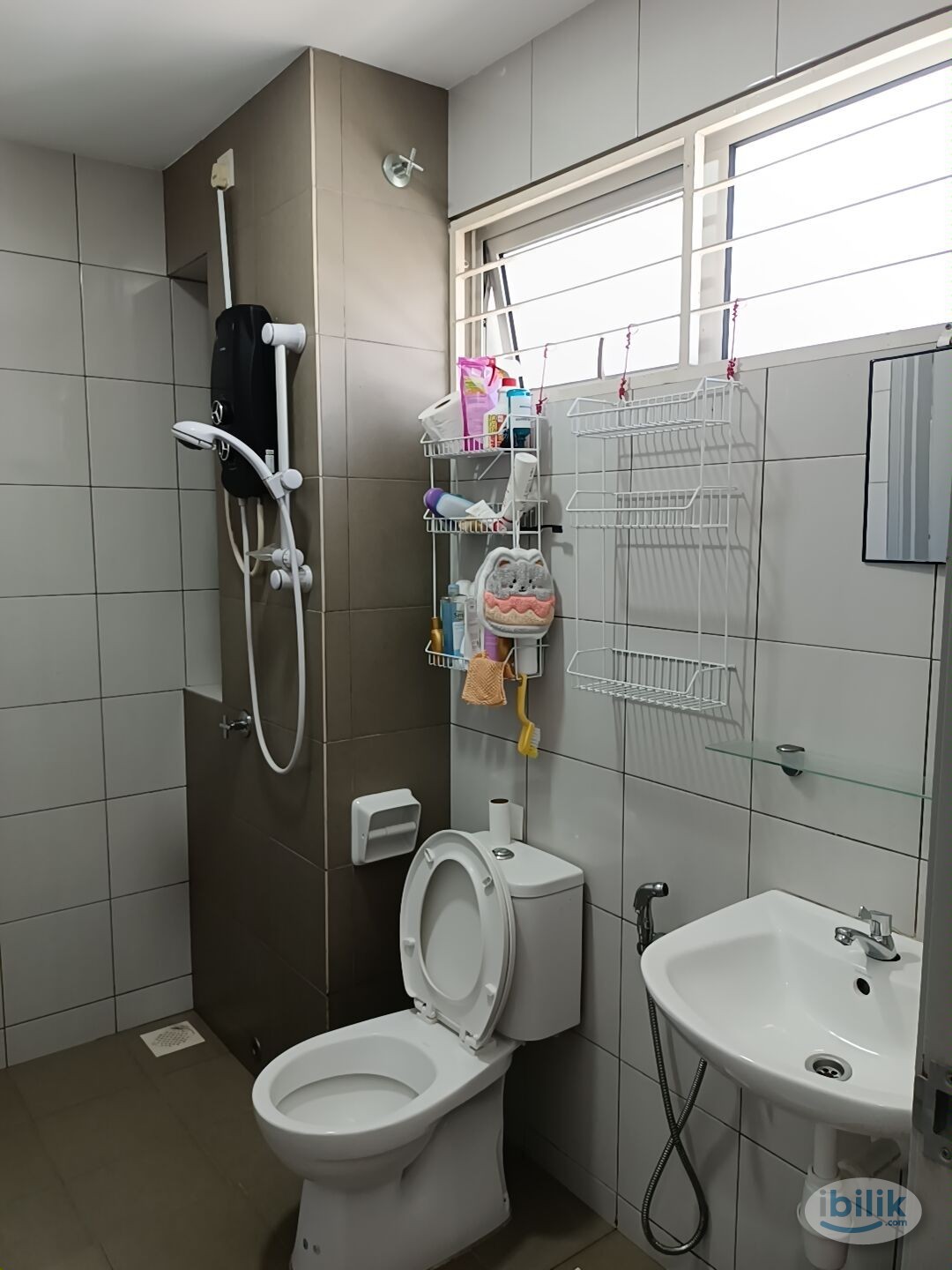 Medium Room have Fully Furniture & Included Utility & Unifi for Rent in Bandar Botanic Gated Guarded House - Image 5