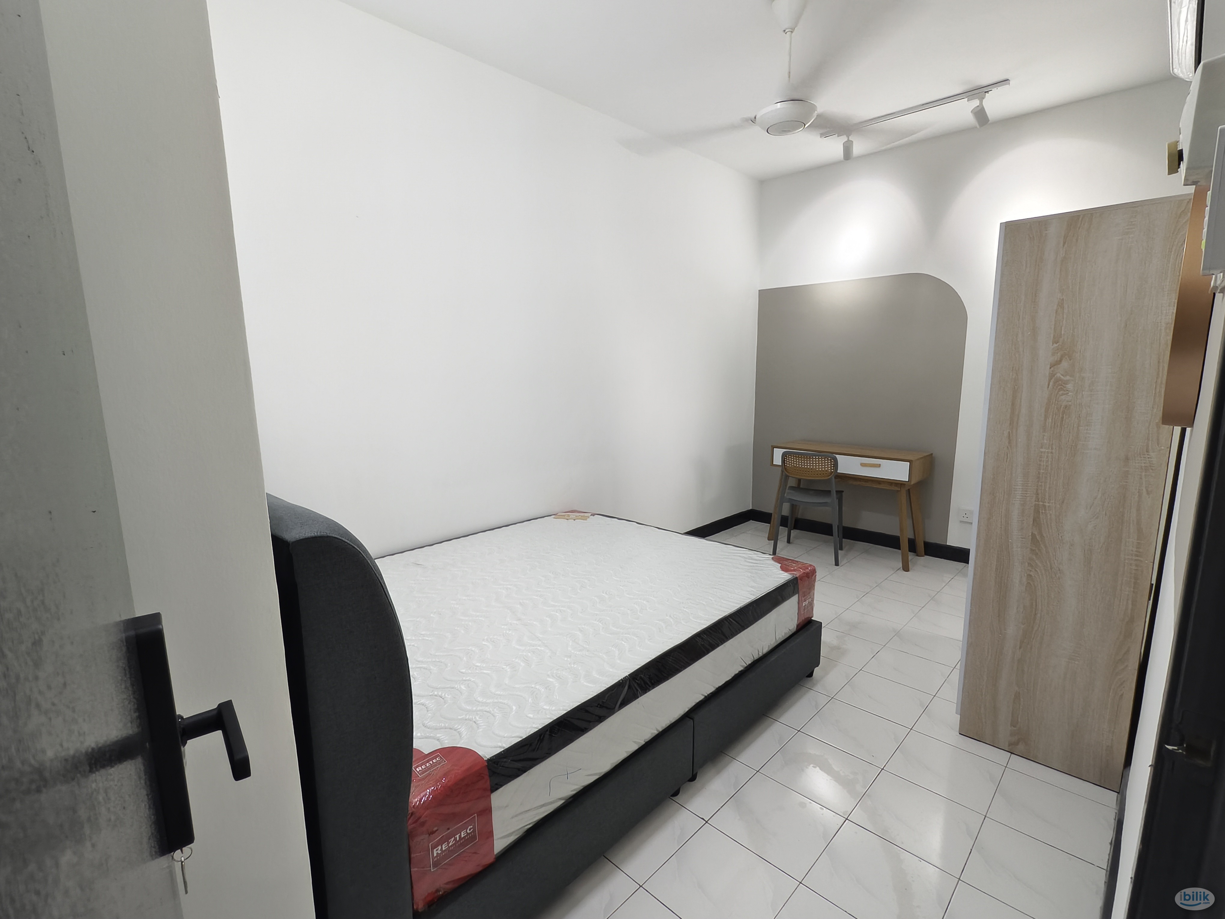 Middle Room at D'Aman Crimson, Ara Damansara - Image 1