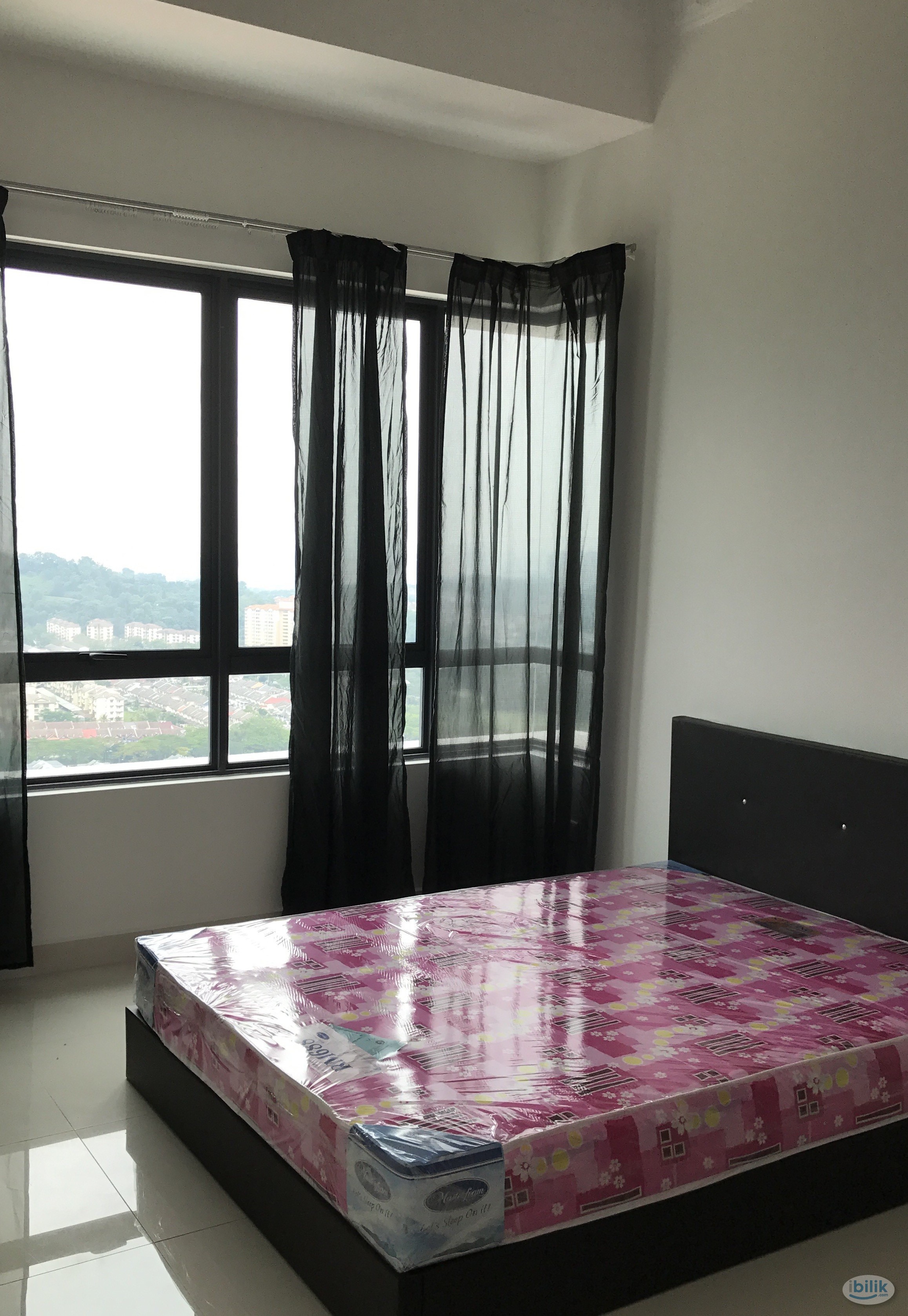 Fully Furnished Middle Bedroom at 8 Kinrara Eight Kinrara BK5 LRT Station - Image 1