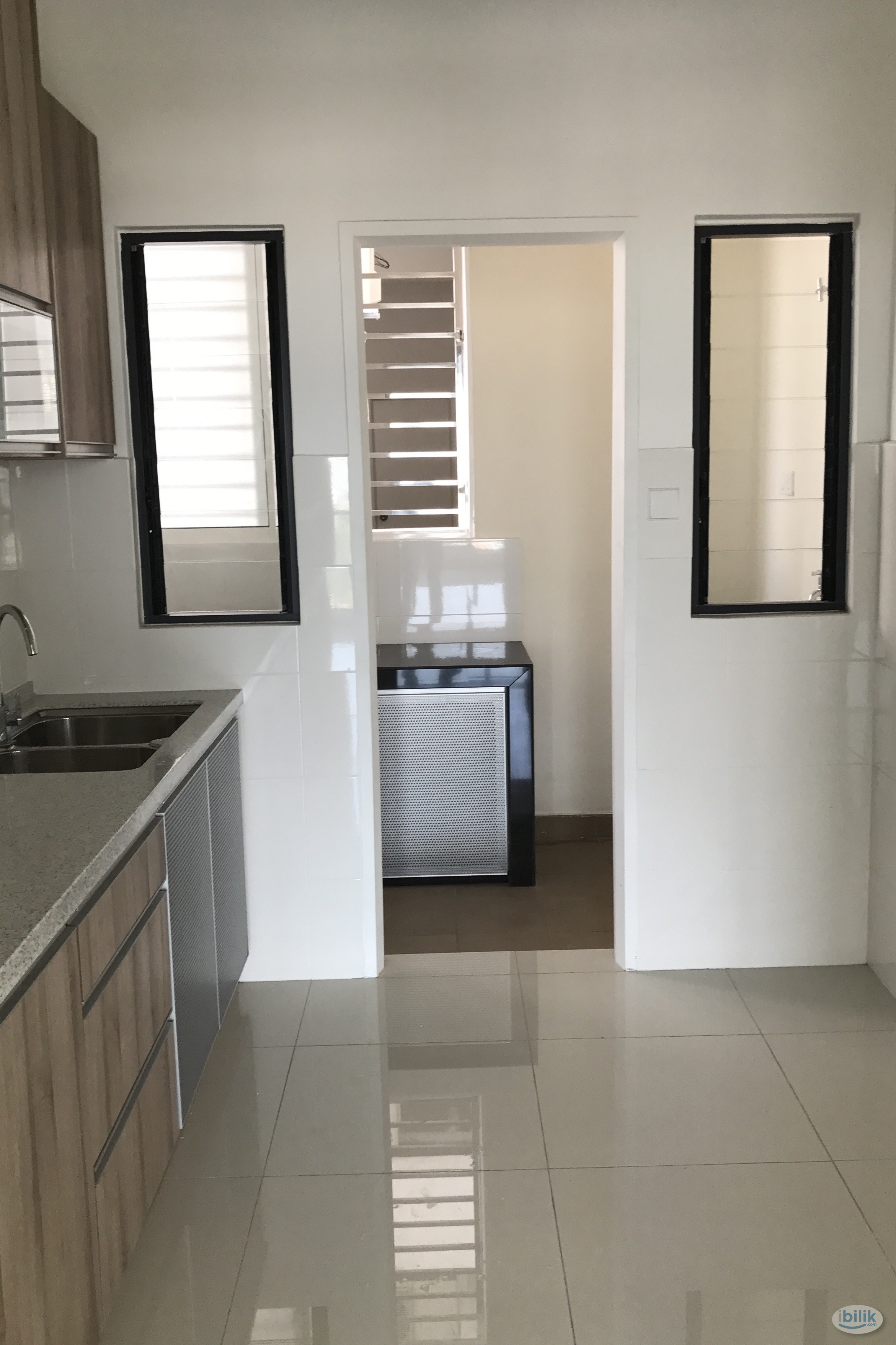 Fully Furnished Middle Bedroom at 8 Kinrara Eight Kinrara BK5 LRT Station - Image 2