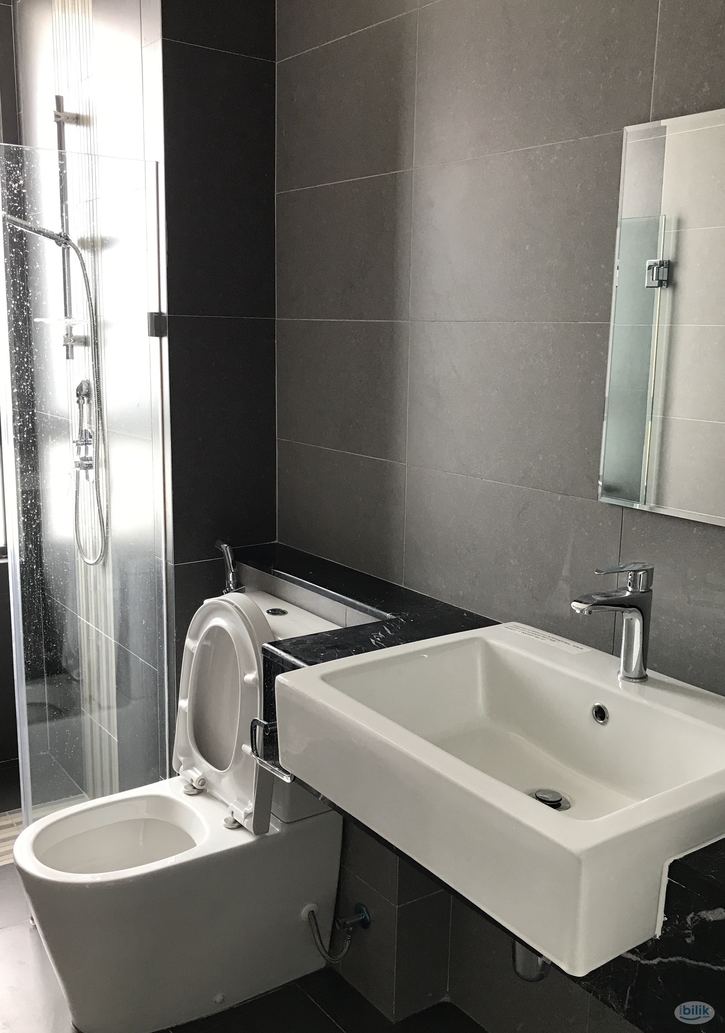 Fully Furnished Middle Bedroom at 8 Kinrara Eight Kinrara BK5 LRT Station - Image 3
