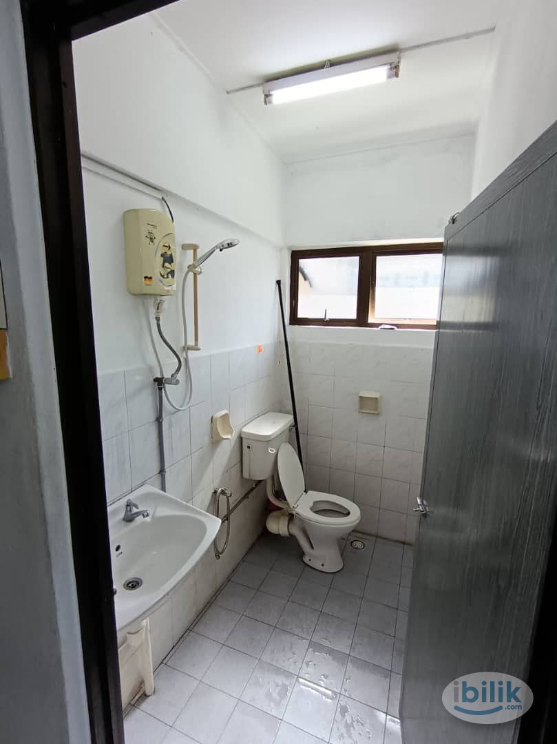 Master Room at Taman Pekaka Sungai Dua - Image 5