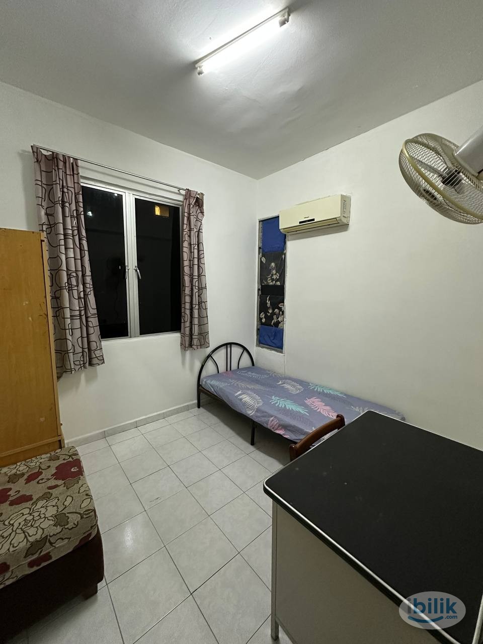 Middle Room at N-Park, Batu Uban - Image 1