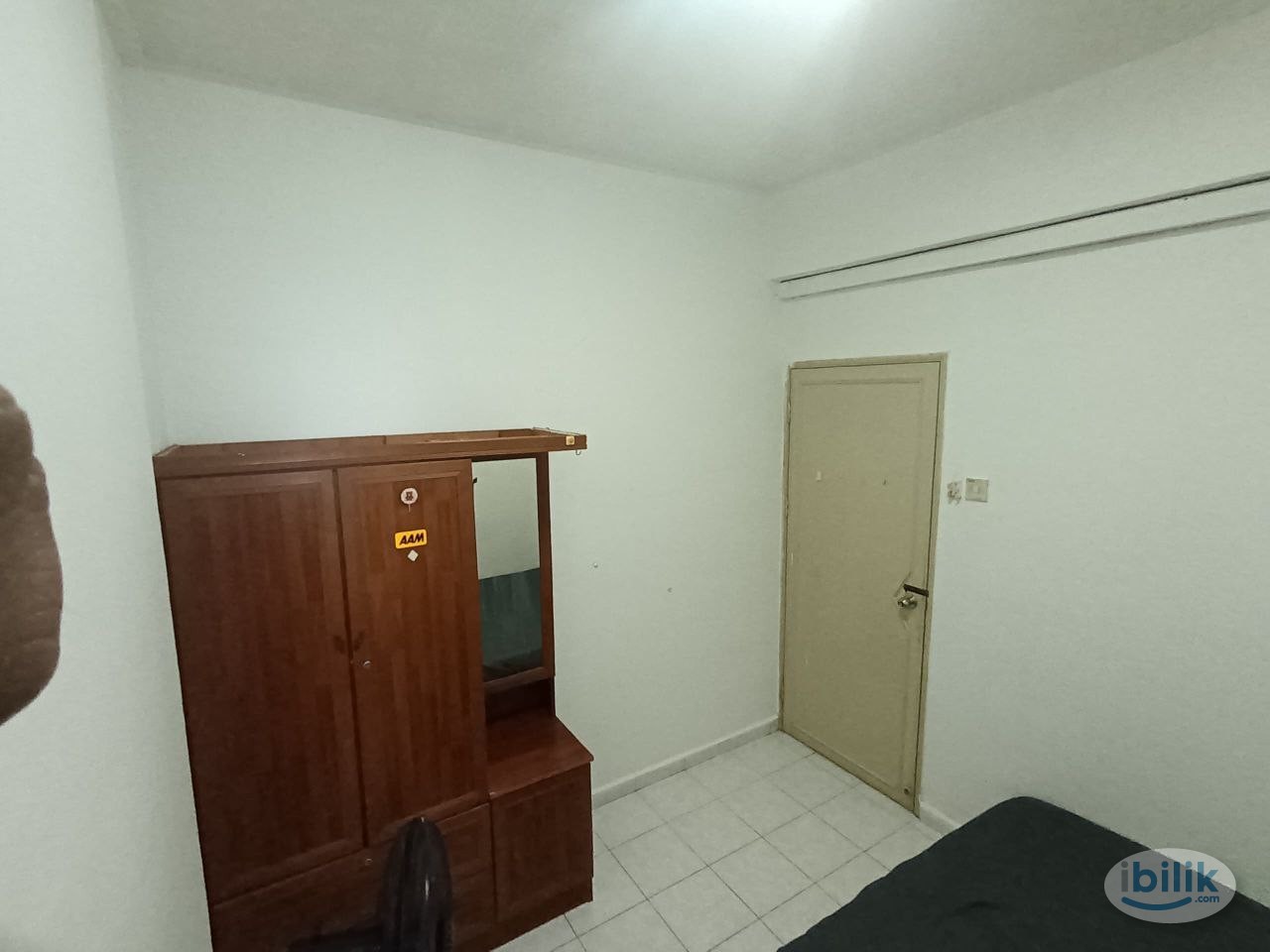 Middle Room at N-Park, Batu Uban - Image 3