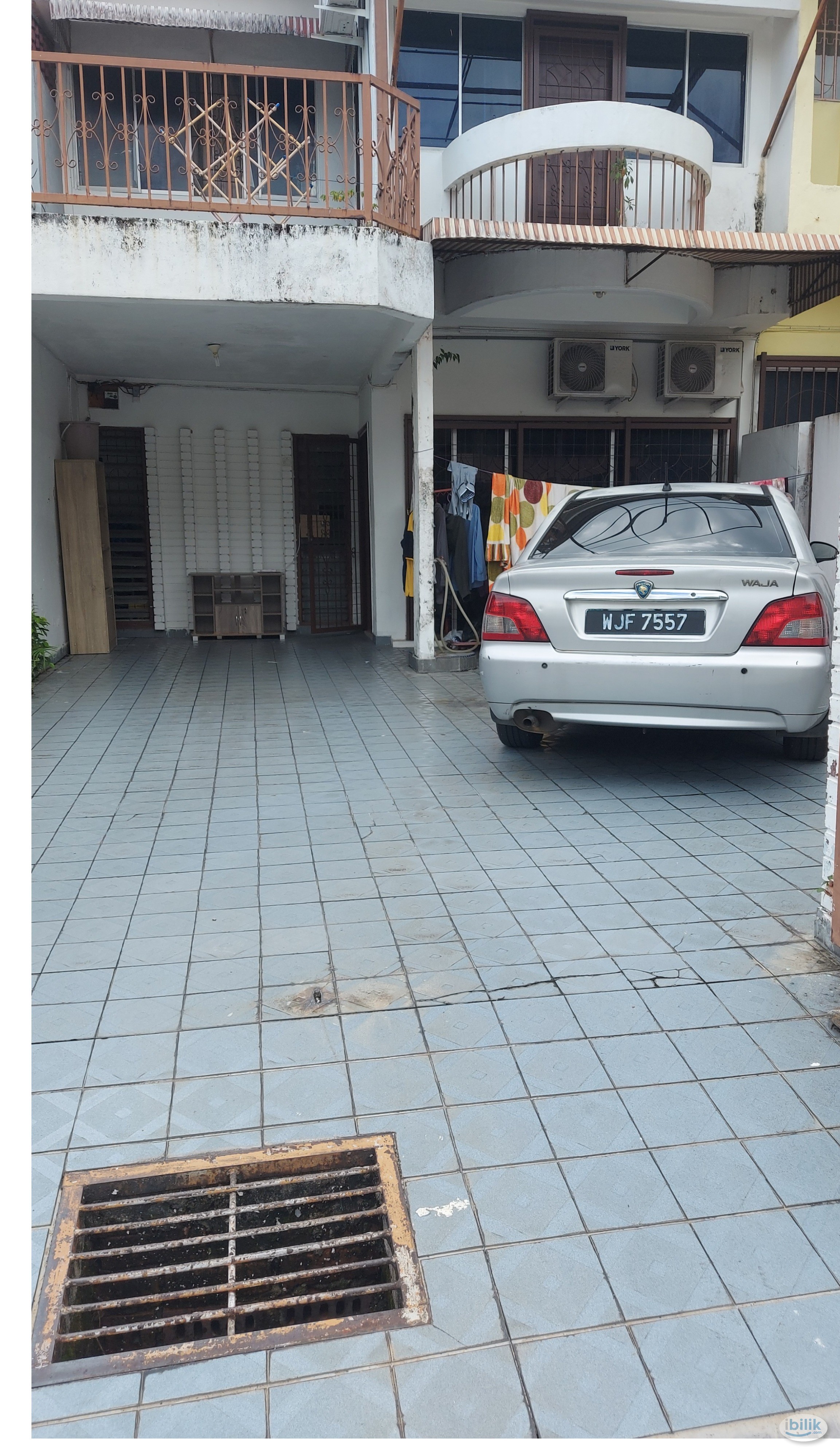 Room with carpark - Image 4