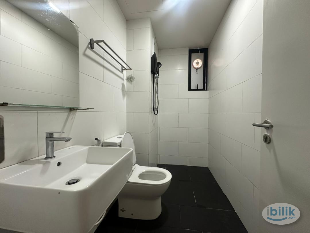 Middle Room at SQWhere, Sungai Buloh - Image 3