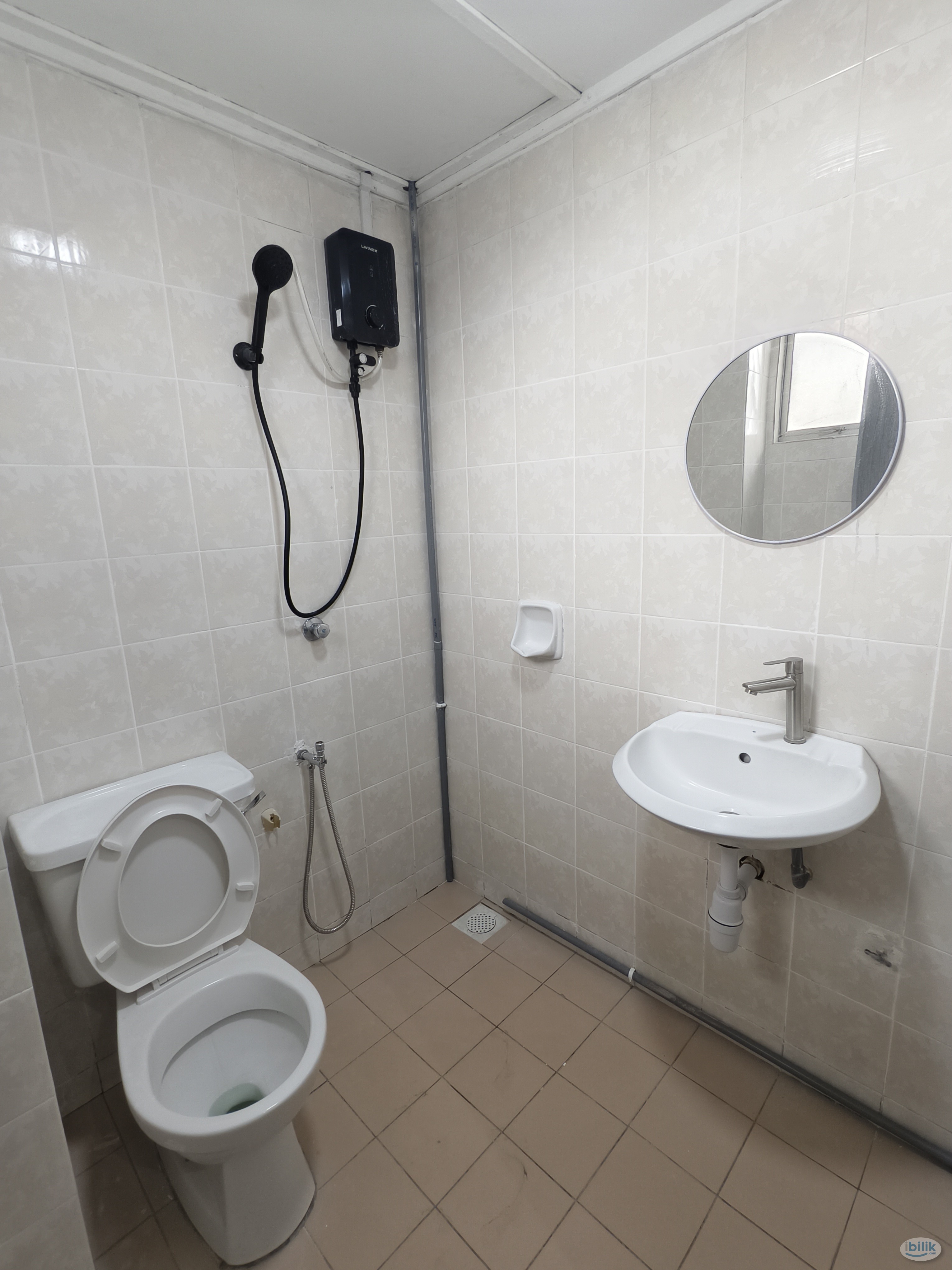 Master Room at D'Aman Crimson, Ara Damansara - Image 3