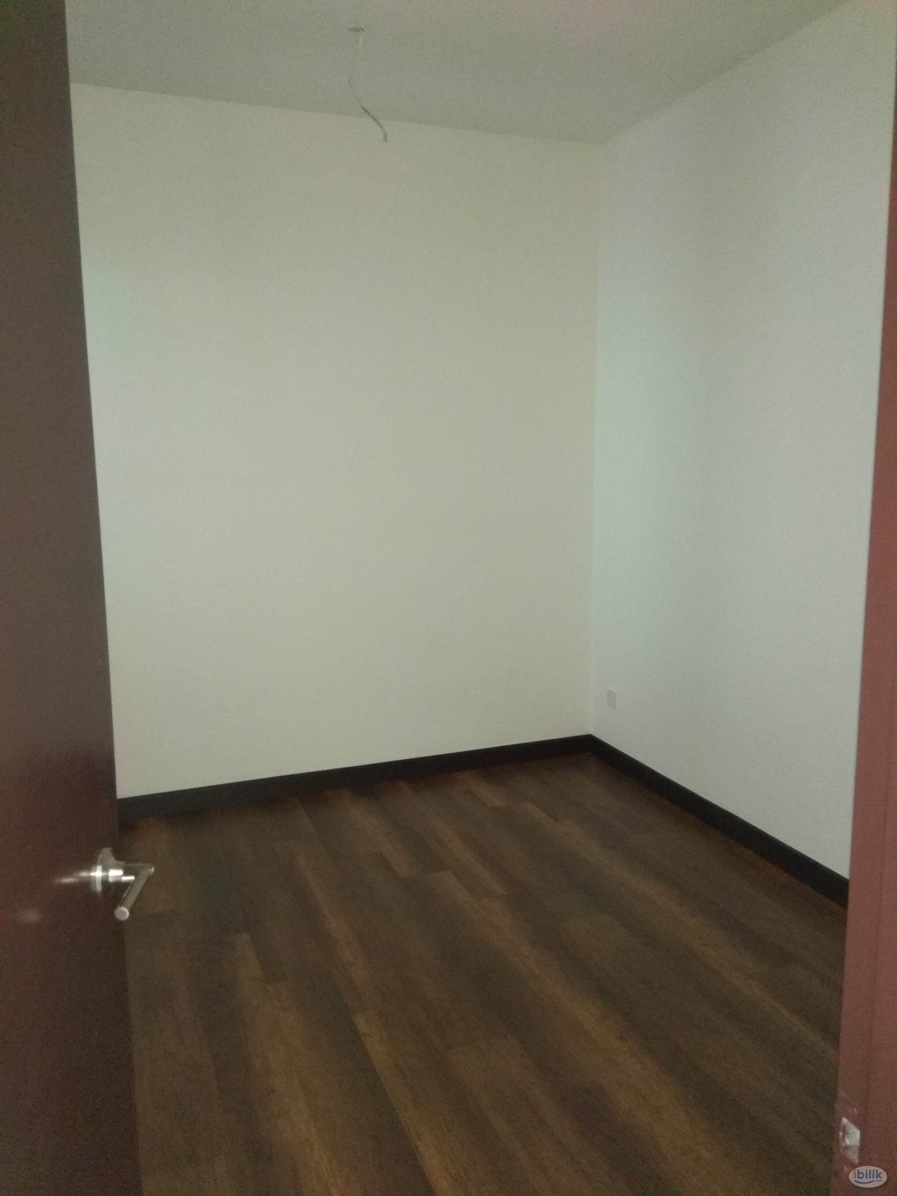 Master Bedroom with Car Park for Rent (Symphony Tower/Menara Simfoni) - Image 3