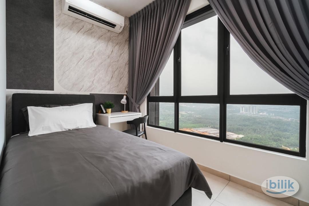 Middle Room at Meta Residences Putra Permai, Seri Kembangan - Image 2
