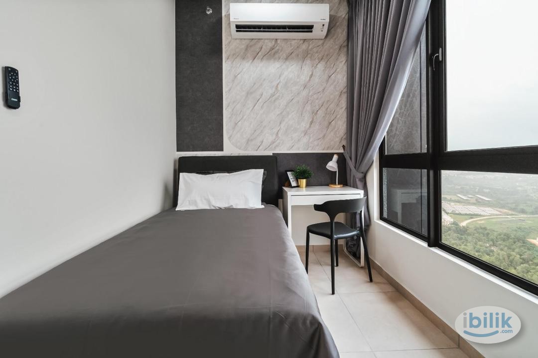 Middle Room at Meta Residences Putra Permai, Seri Kembangan - Image 3