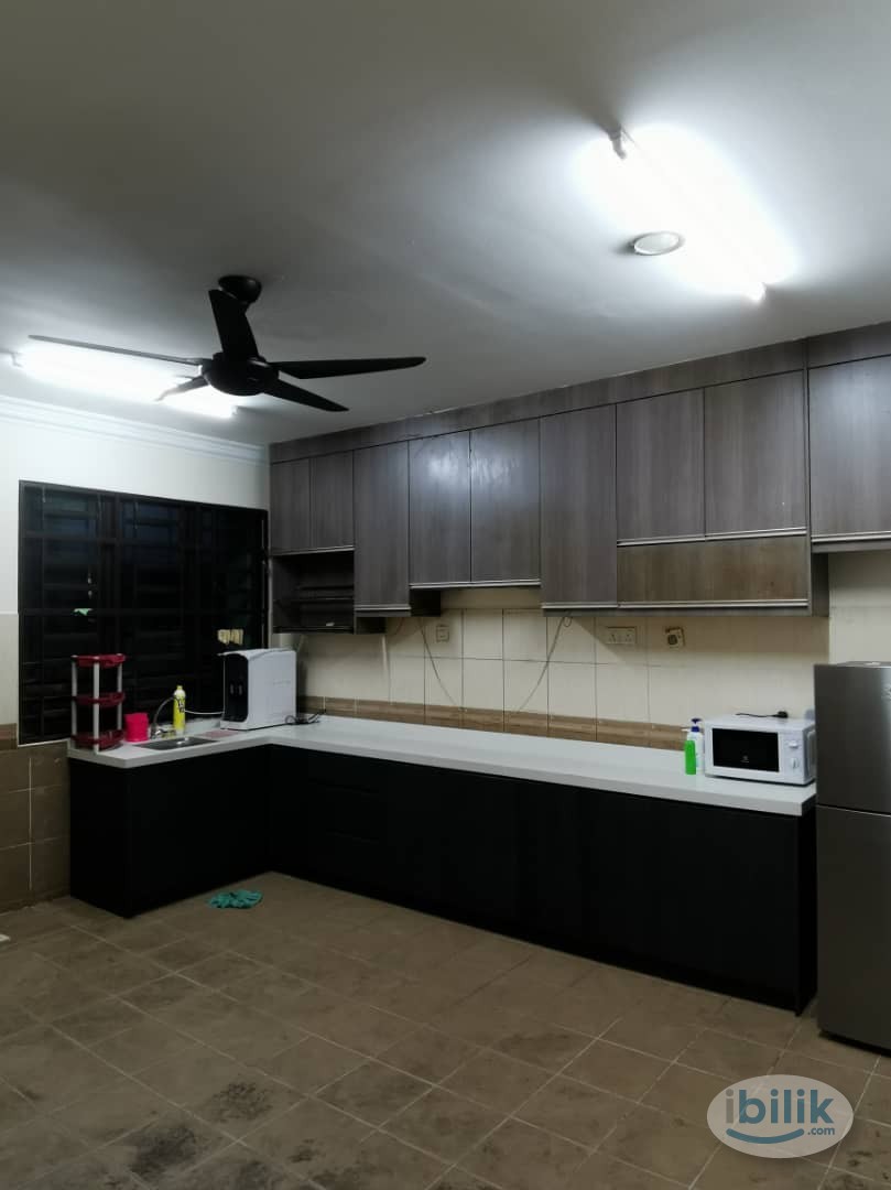 Middle Room at Putra Avenue, Putra Heights - Image 3