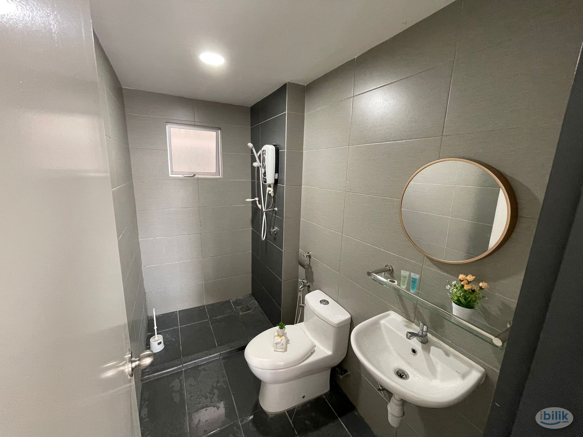 0610 Room for rent beside Kuchai Lama calm lane and small book shop. Short term rent can. - Image 4