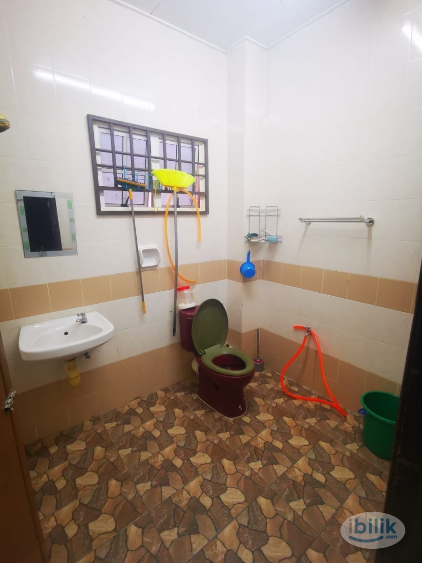 Middle Room at Hi-Tech Park, Kulim - Image 1