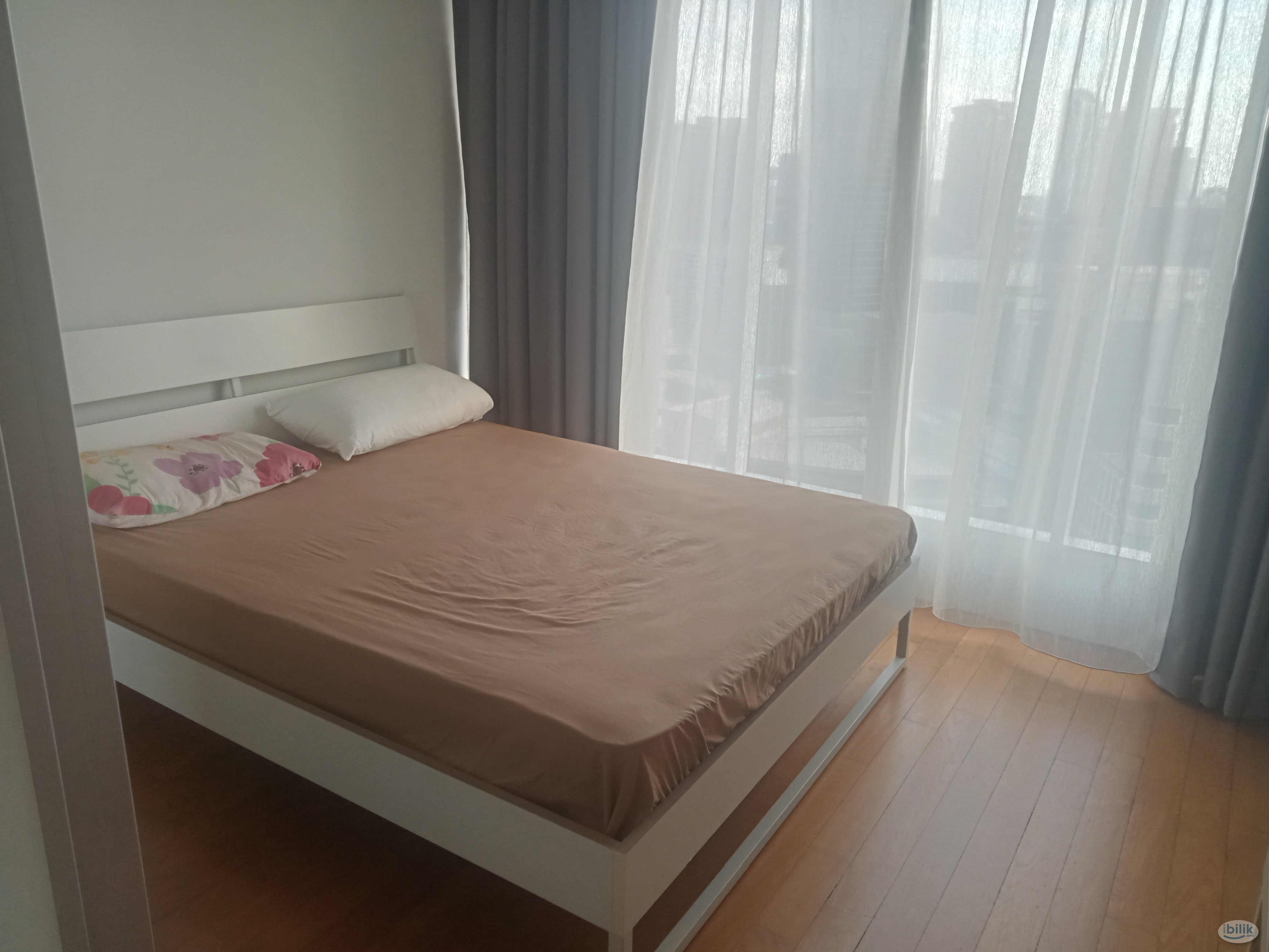 Middle Room at Vipod Suites, KLCC - Image 2