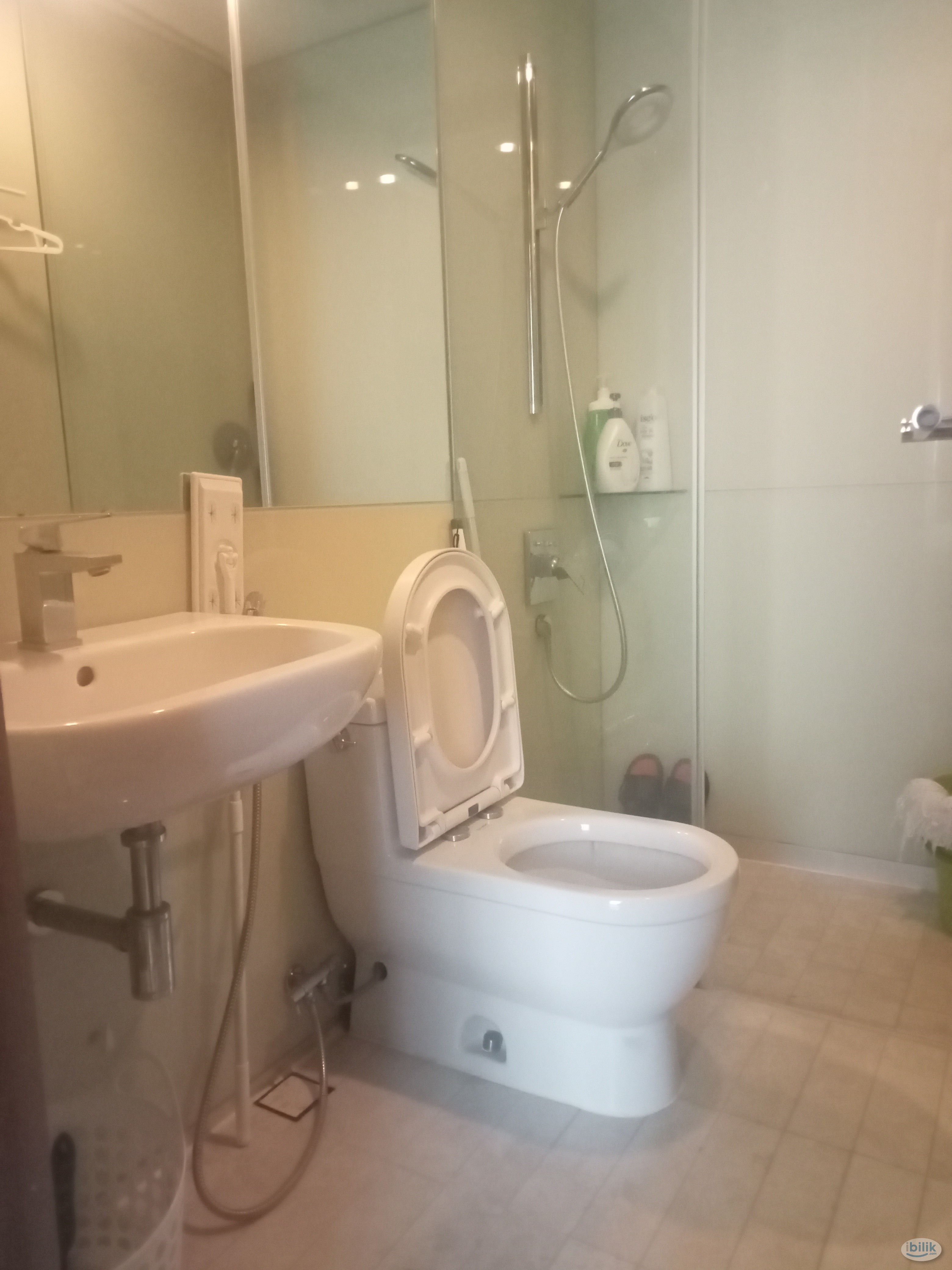 Middle Room at Vipod Suites, KLCC - Image 5