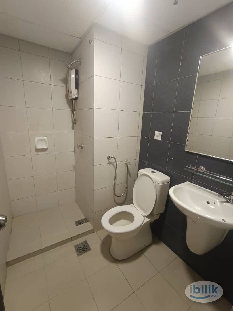 🔥💯MASTER BEDROOM🔥💯 PRIVATE TOILET🔥💯5 MIN WALK TO CIQ🔥💯GROCERY SHOP AND RESTAURANT NEARBY🔥💯LAUNDRY AREA PROVIDED🔥💯 - Image 1