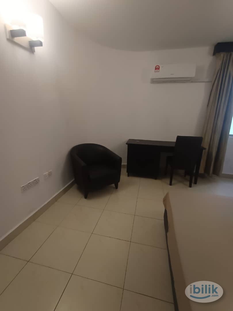 🔥💯MASTER BEDROOM🔥💯 PRIVATE TOILET🔥💯5 MIN WALK TO CIQ🔥💯GROCERY SHOP AND RESTAURANT NEARBY🔥💯LAUNDRY AREA PROVIDED🔥💯 - Image 4