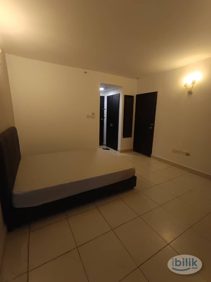 🔥💯MASTER BEDROOM🔥💯PRIVATE TOILET🔥💯5 MIN WALK TO CIQ🔥💯GROCERY SHOP AND RESTAURANT NEARBY🔥💯LAUNDRY AREA PROVIDED🔥💯 - Image 2