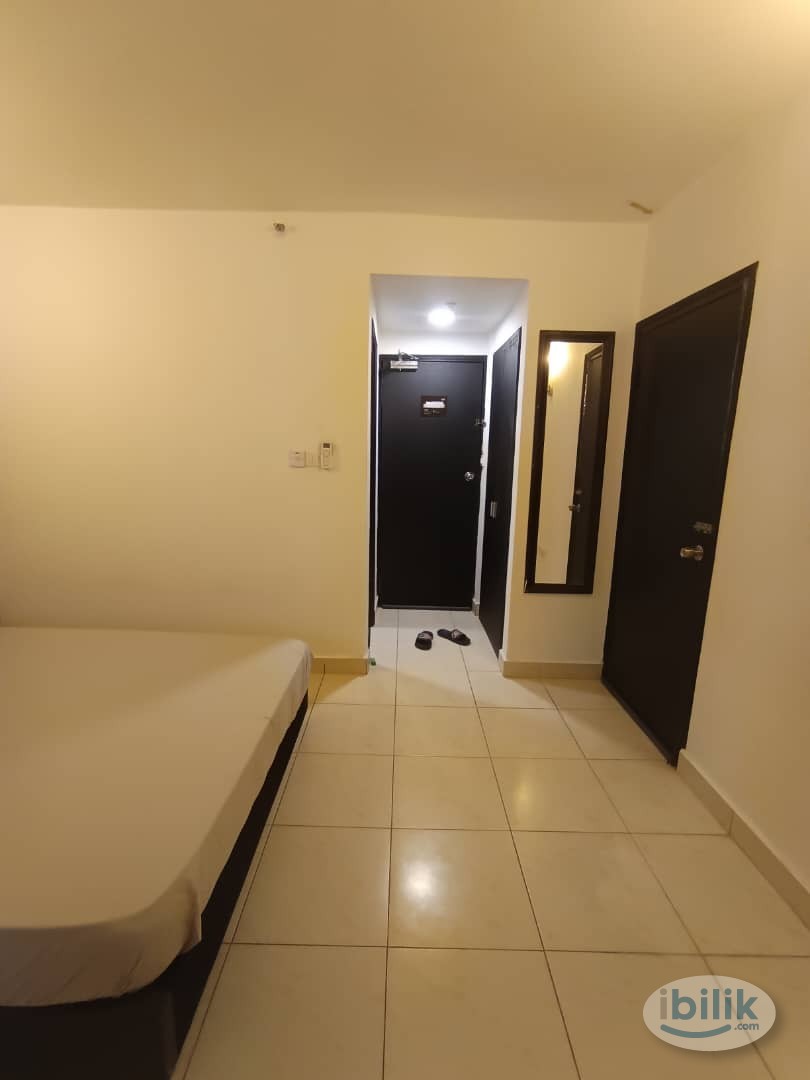 🔥💯MASTER BEDROOM🔥💯PRIVATE TOILET🔥💯5 MIN WALK TO CIQ🔥💯GROCERY SHOP AND RESTAURANT NEARBY🔥💯LAUNDRY AREA PROVIDED🔥💯 - Image 4