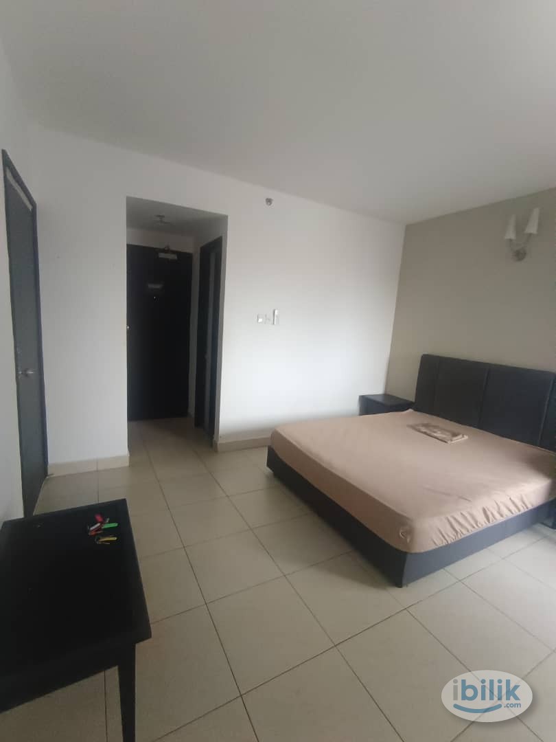🔥💯MASTER BEDROOM🔥💯PRIVATE TOILET🔥💯 5 MIN WALK TO CIQ🔥💯GROCERY SHOP AND RESTAURANT NEARBY🔥💯LAUNDRY AREA PROVIDED🔥💯 - Image 2