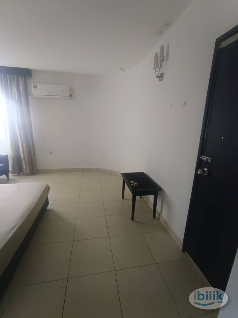 🔥💯MASTER BEDROOM🔥💯PRIVATE TOILET🔥💯 5 MIN WALK TO CIQ🔥💯GROCERY SHOP AND RESTAURANT NEARBY🔥💯LAUNDRY AREA PROVIDED🔥💯 - Image 3