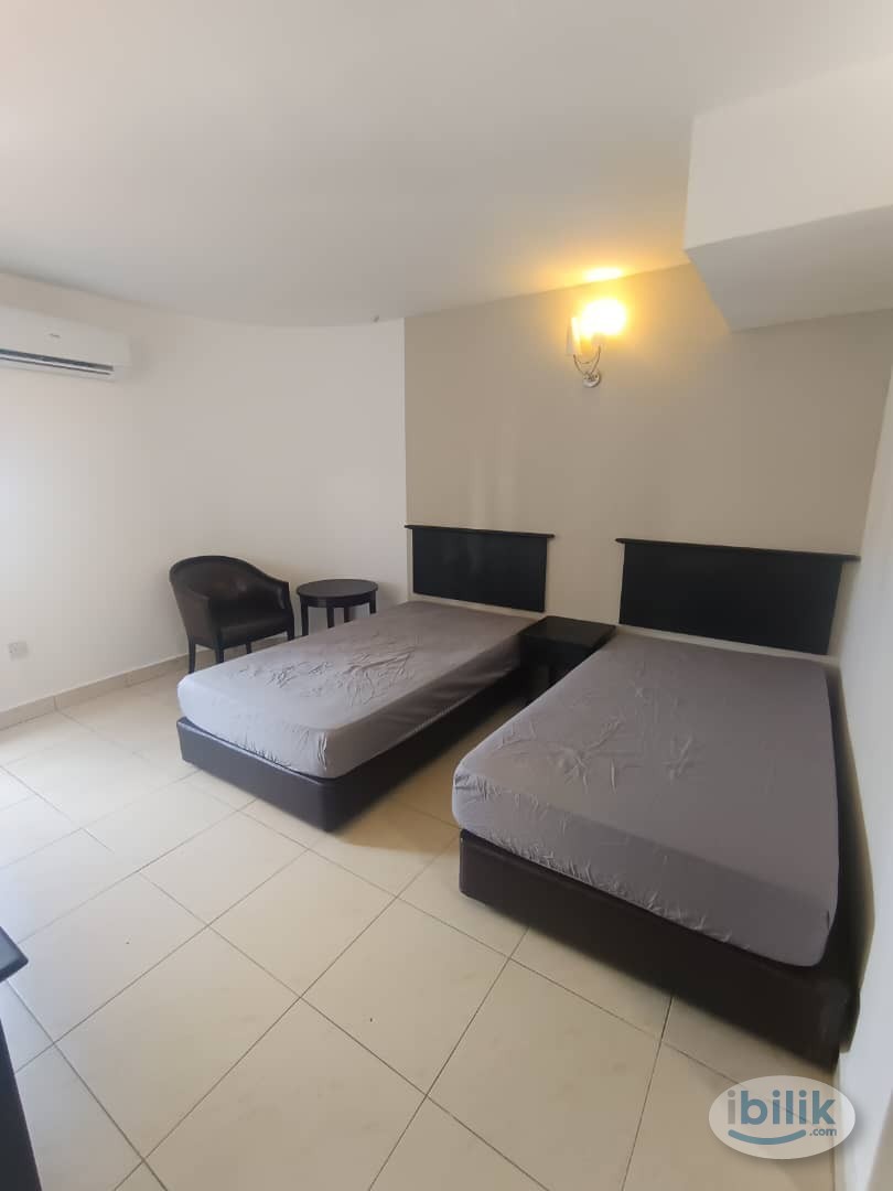 🔥💯MASTER BEDROOM🔥💯PRIVATE TOILET🔥💯 5 MIN WALK TO CIQ,🔥💯GROCERY SHOP AND RESTAURANTS NEARBY🔥💯LAUNDRY AREA PROVIDED🔥💯 - Image 4