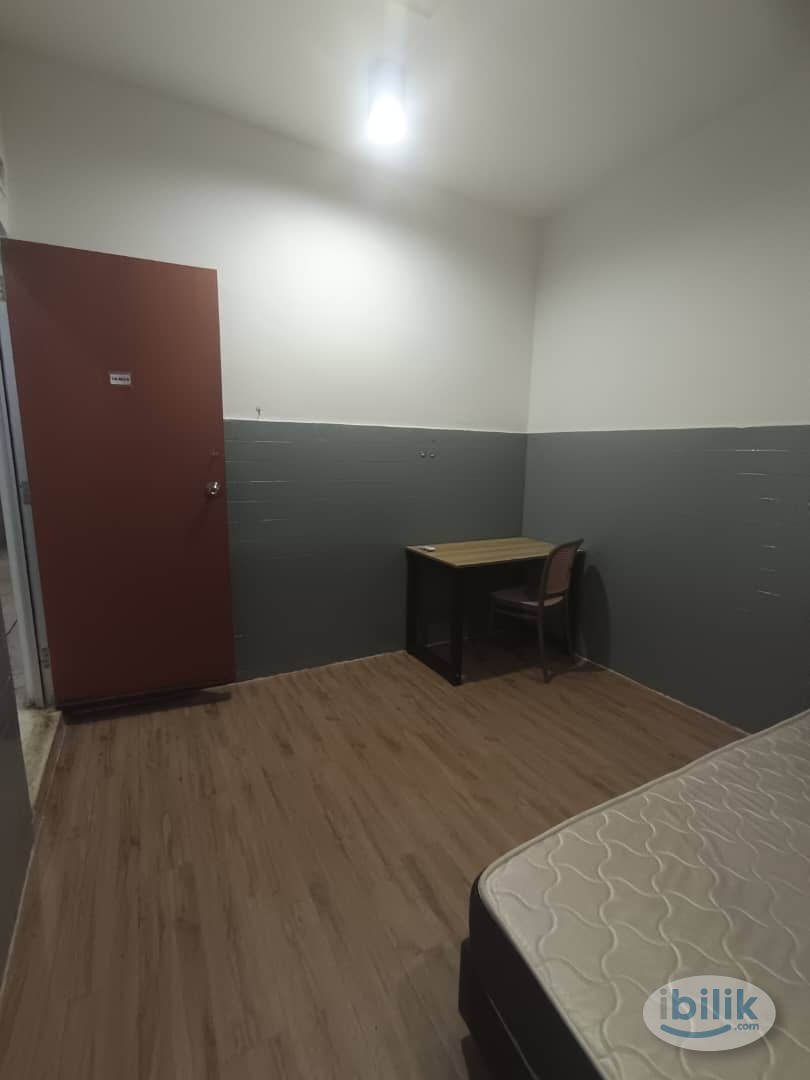 🔥💯SINGLE BEDROOM WITH AIRCOND🔥💯7 MIN WALK TO CIQ🔥💯GROCERY SHOP AND RESTAURANTS NEARBY🔥💯LAUNDRY AREA PROVIDED🔥💯 - Image 1