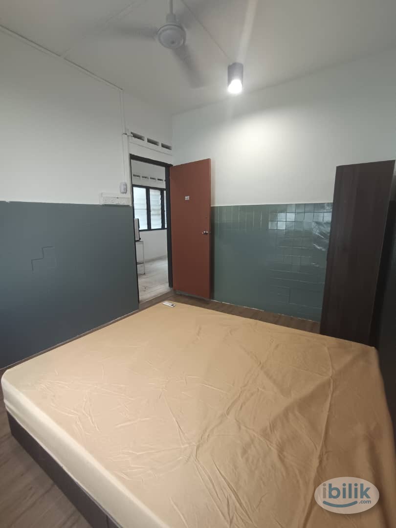 🔥💯SINGLE BEDROOM WITH AIRCOND🔥💯7 MIN WALK TO CIQ🔥💯GROCERY SHOP AND RESTAURANTS NEARBY🔥💯LAUNDRY AREA PROVIDED🔥💯 - Image 2
